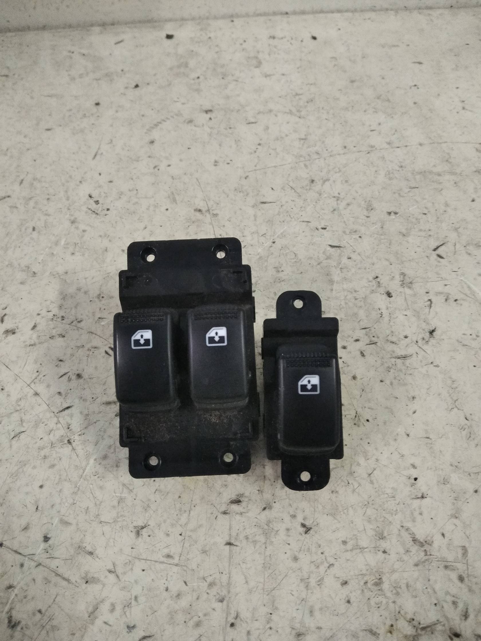 Interruttore alzacristalli porta ant. Interruttore alzacristalli porta ant.