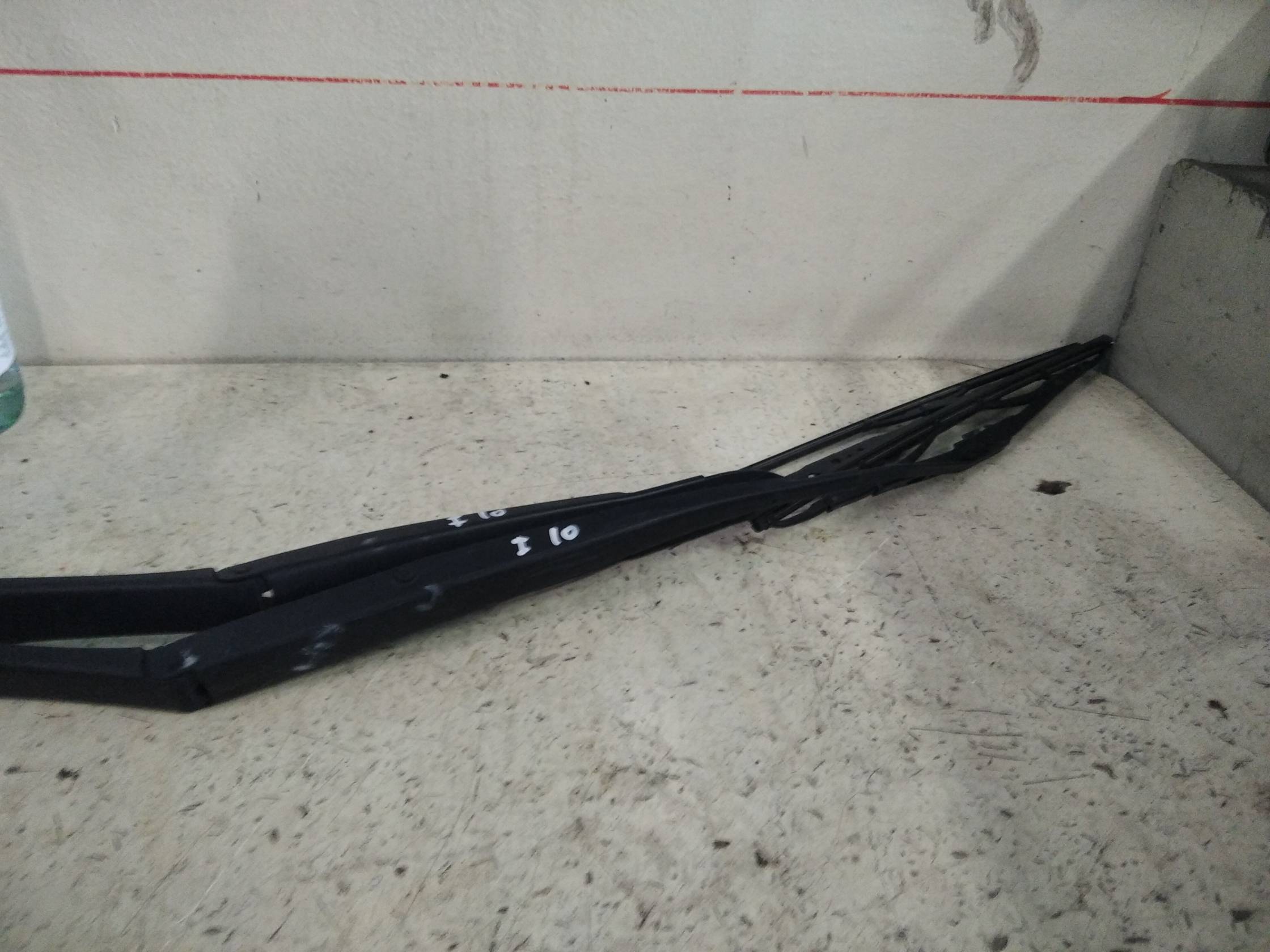 Braccio tergiparabrezza sx.