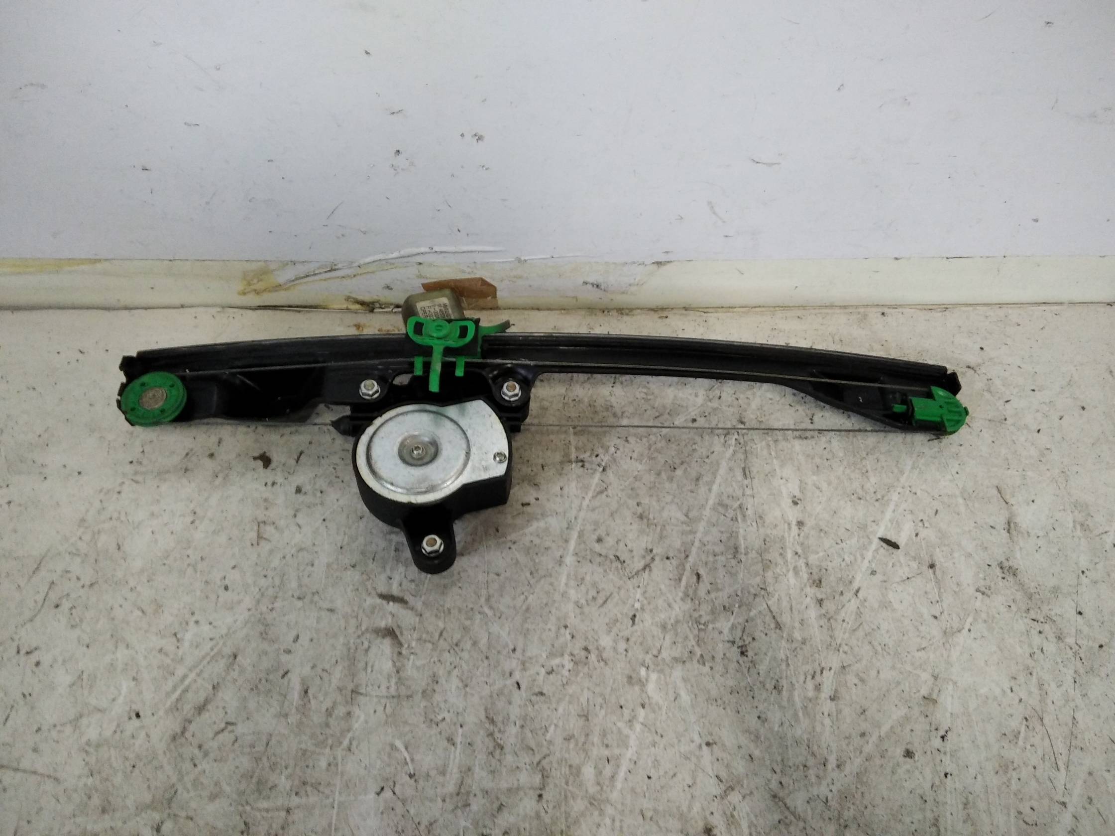 Alzacristallo elettr. porta ant. sx.