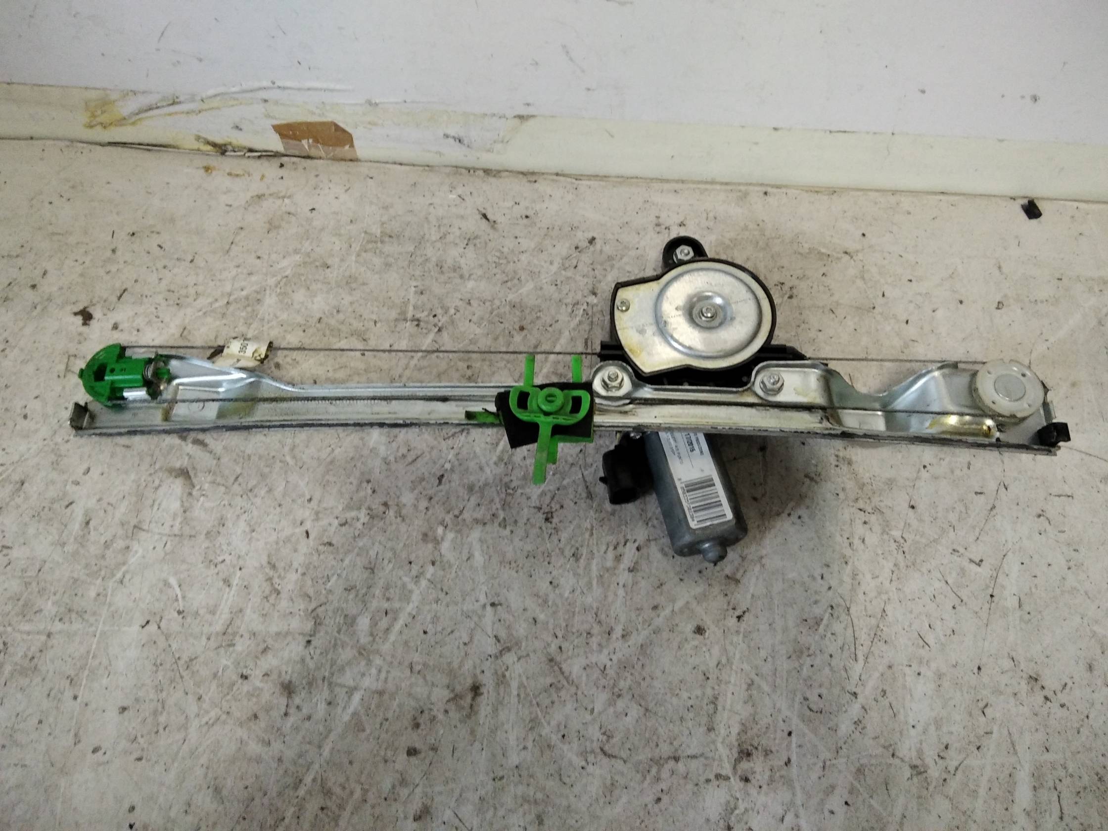 Alzacristallo elettr. porta ant. con motorino sx. Alzacristallo elettr. porta ant. con motorino sx.