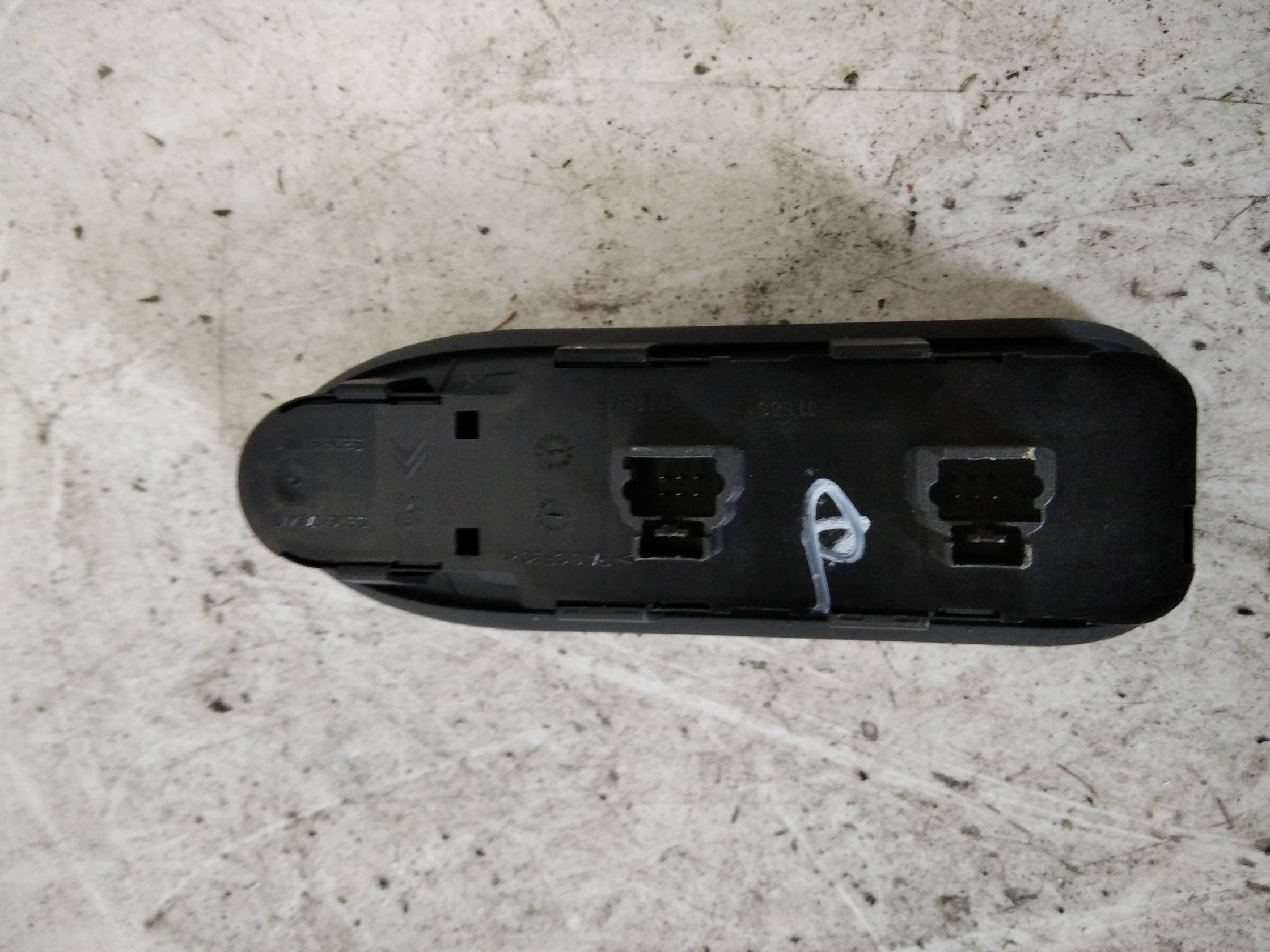 Interruttore alzacristalli porta ant. Interruttore alzacristalli porta ant.