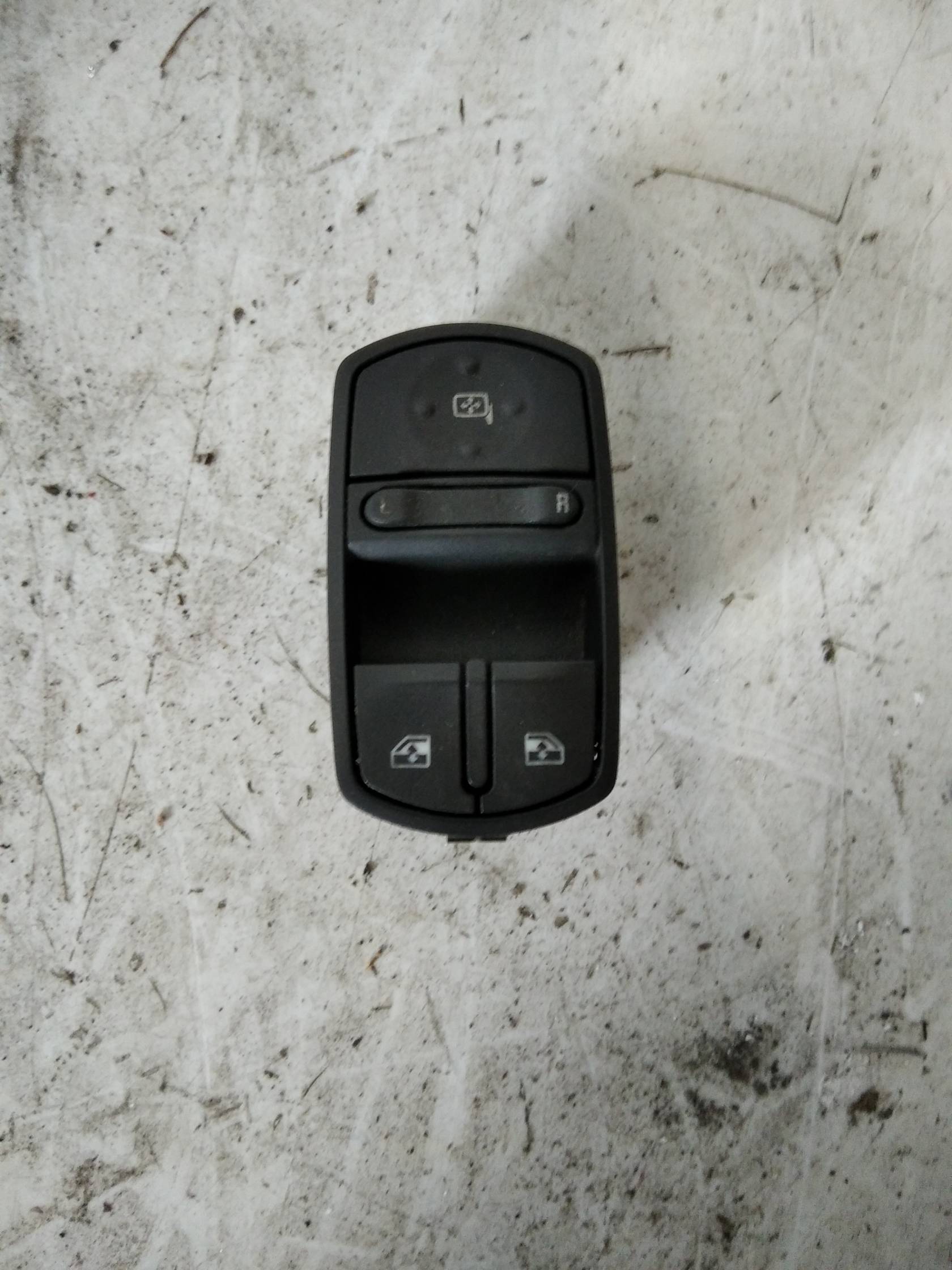 Interruttore alzacristalli porta ant.