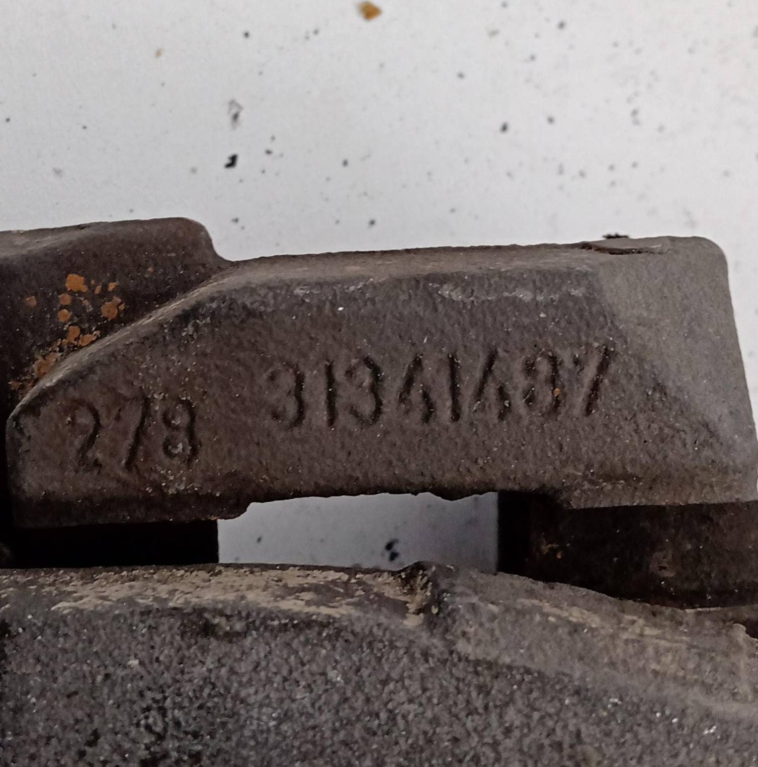 Pinza freno anteriore sinistra Pinza freno anteriore sinistra