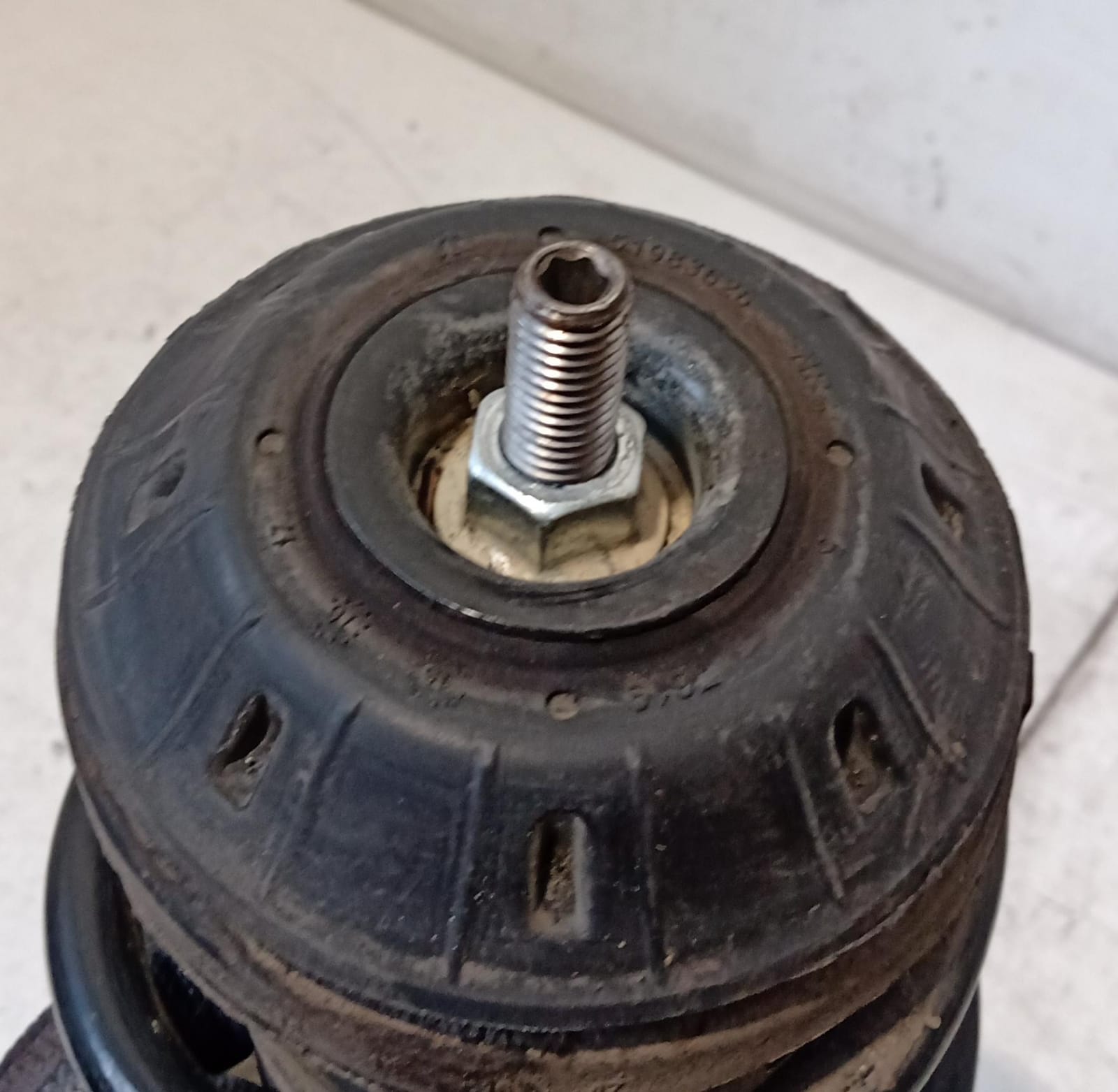 Ammortizzatore anteriore sinistro