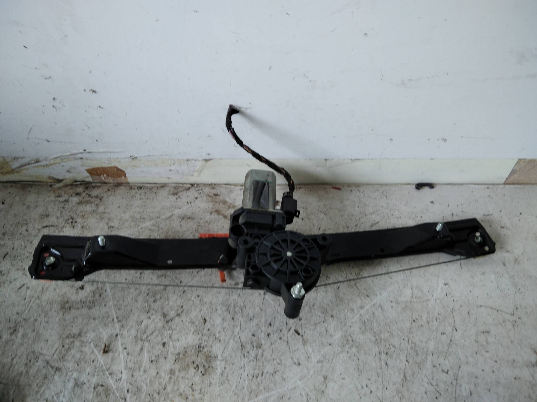 Alzacristallo elettr. porta ant. sx.