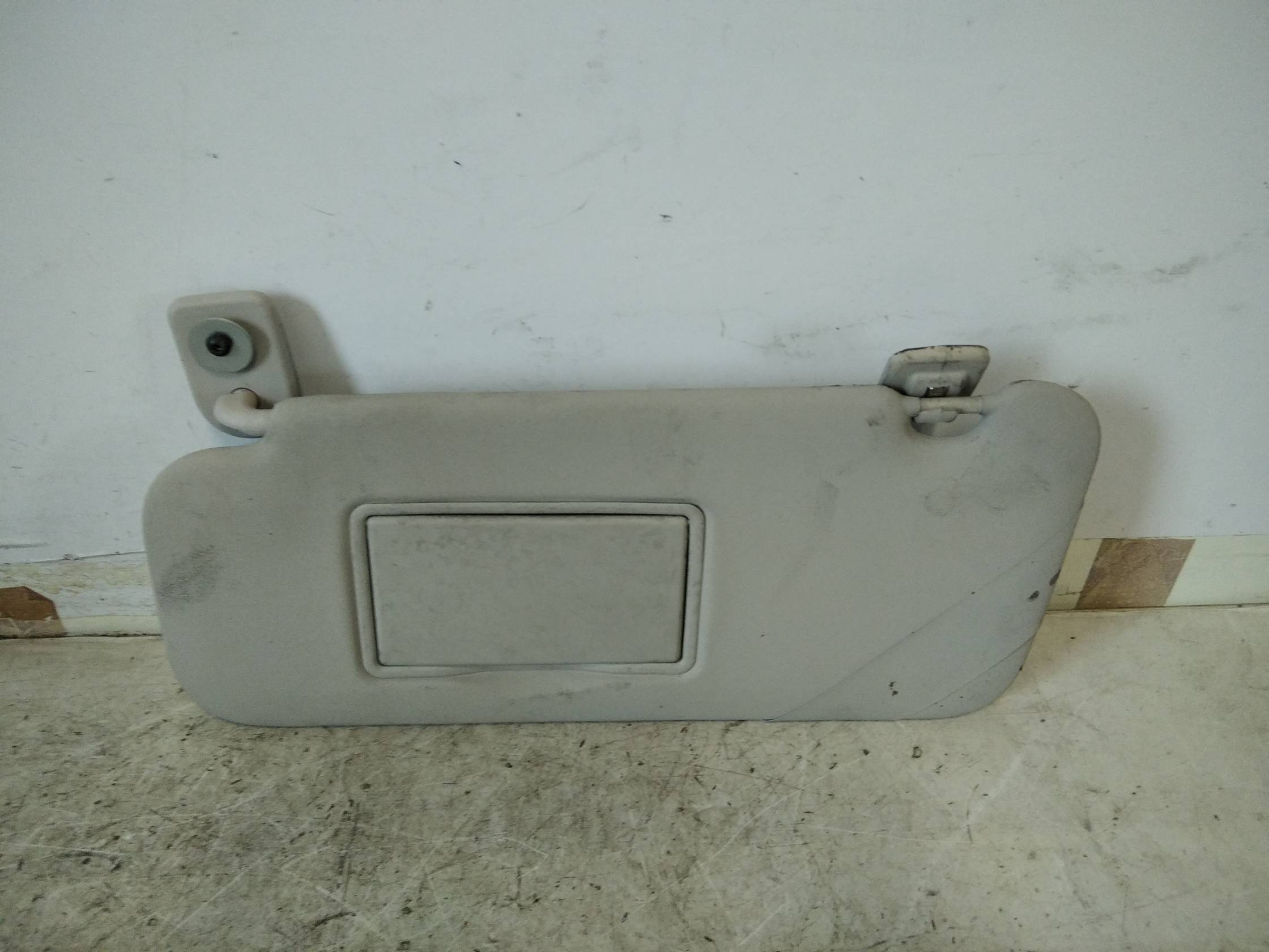 Aletta parasole parabrezza sx.