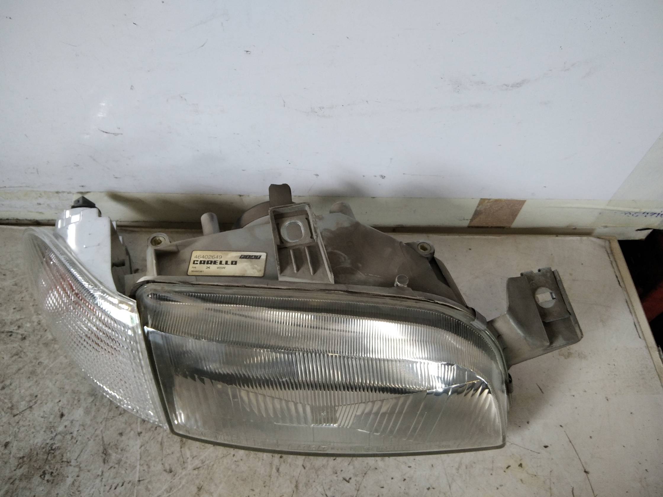 Proiettore dx.