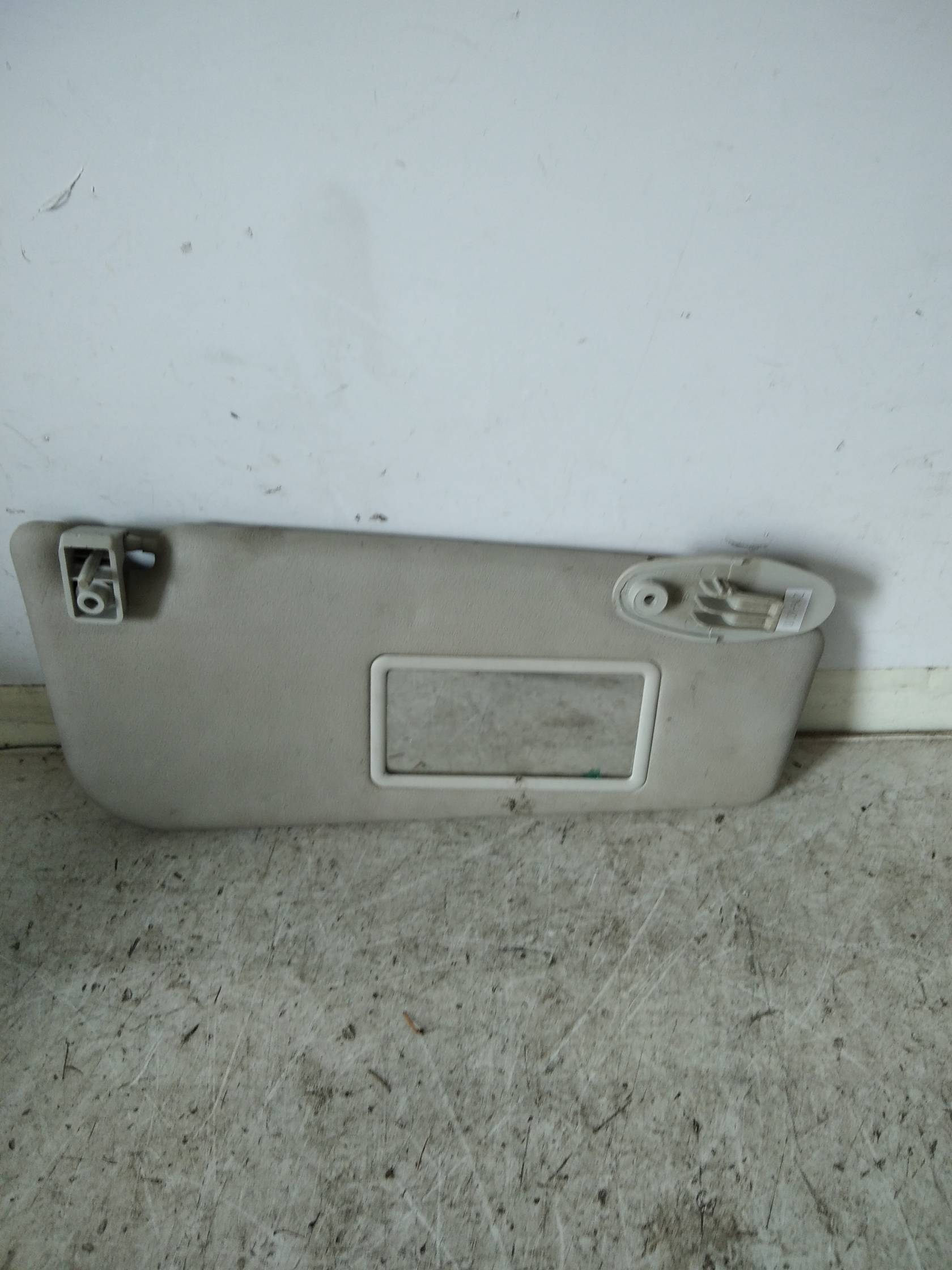 Aletta parasole parabrezza dx.