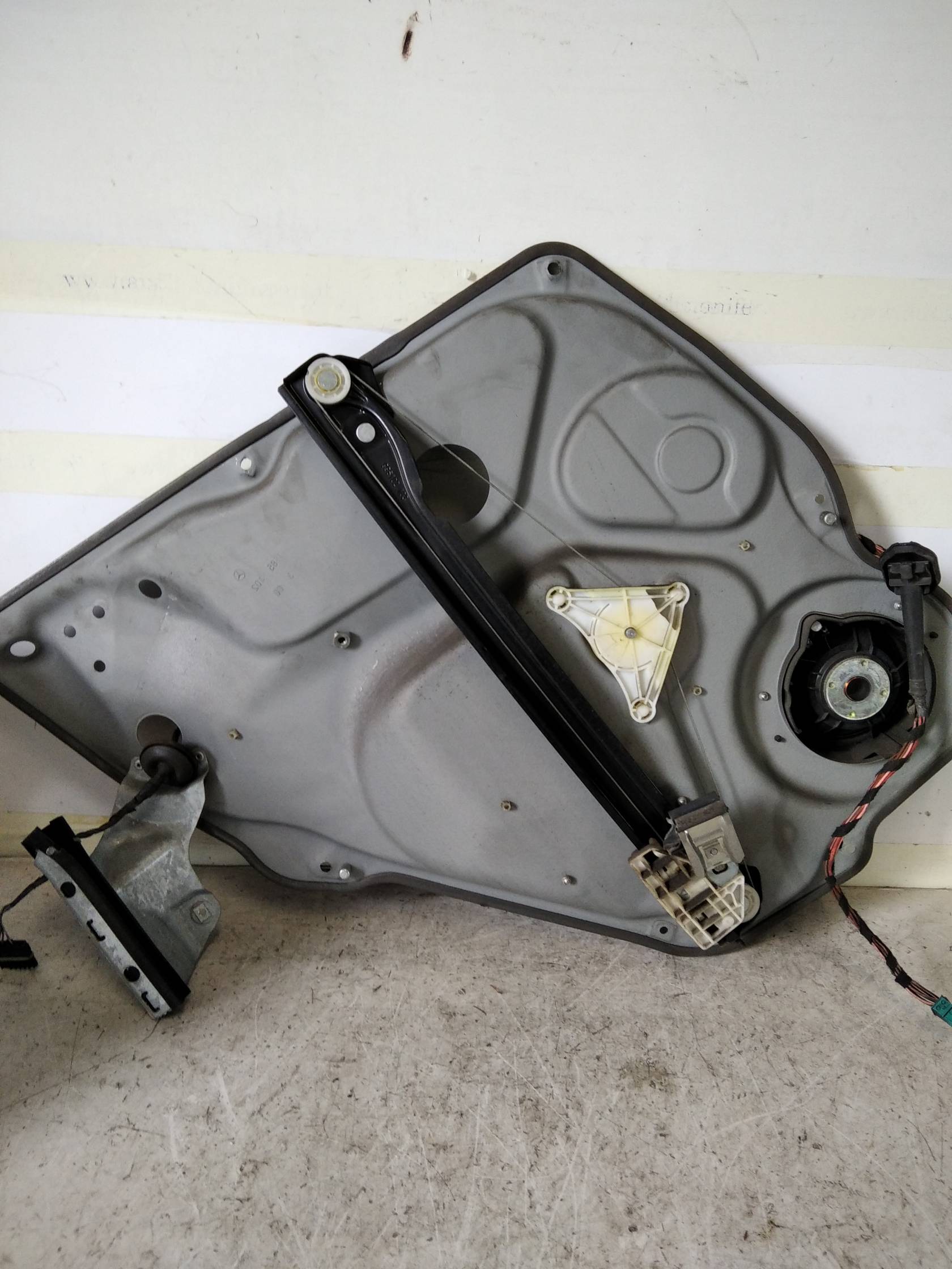 Alzacristallo elettr. porta post. dx.