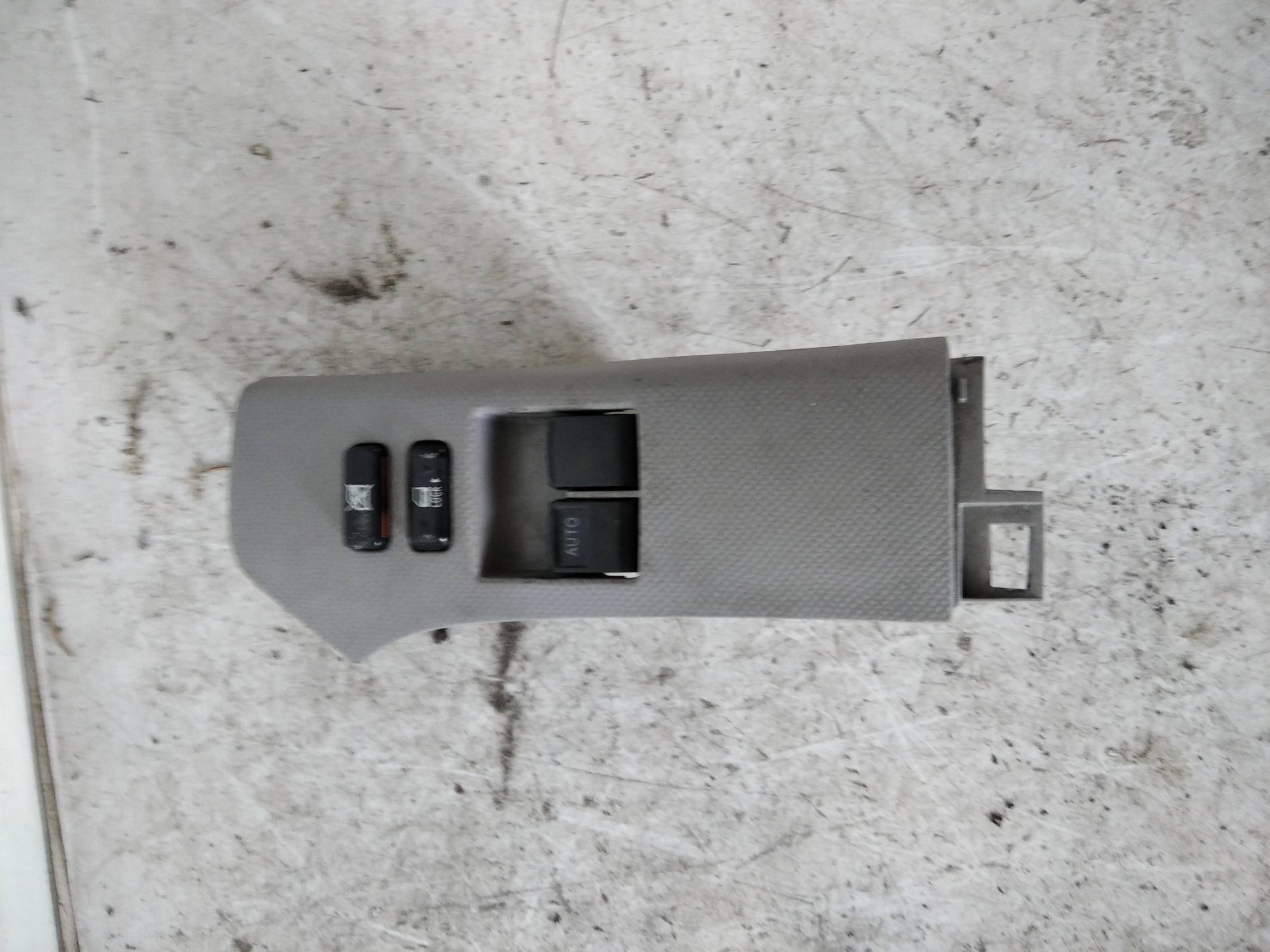 Interruttore alzacristalli porta ant. Interruttore alzacristalli porta ant.