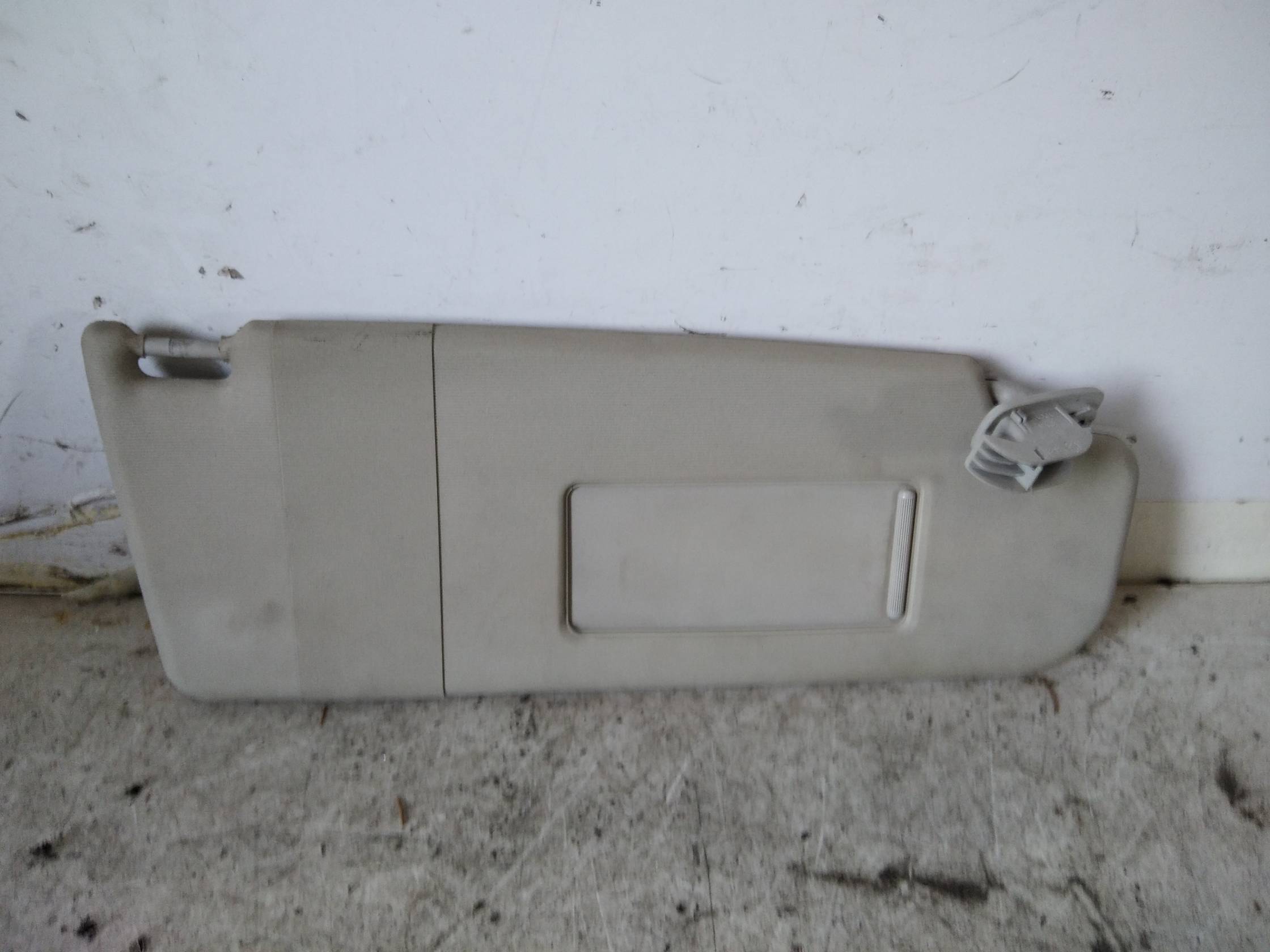 Aletta parasole parabrezza dx.