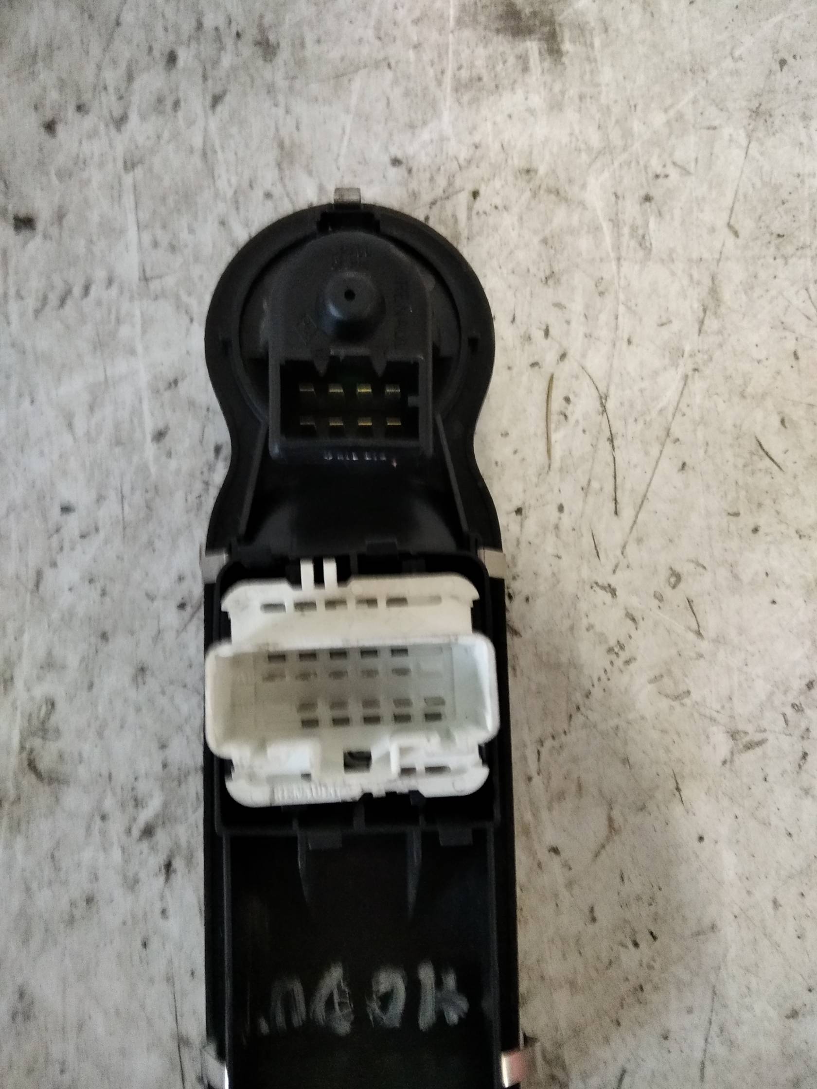 Interruttore alzacristalli porta ant. sx. Interruttore alzacristalli porta ant. sx.