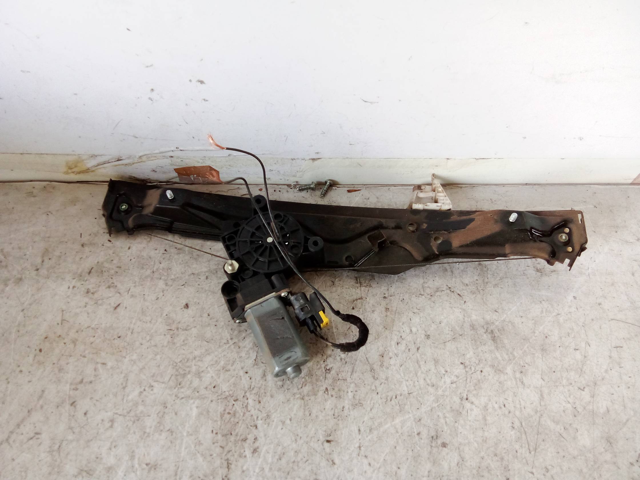 Alzacristallo elettr. porta ant. con motorino dx.