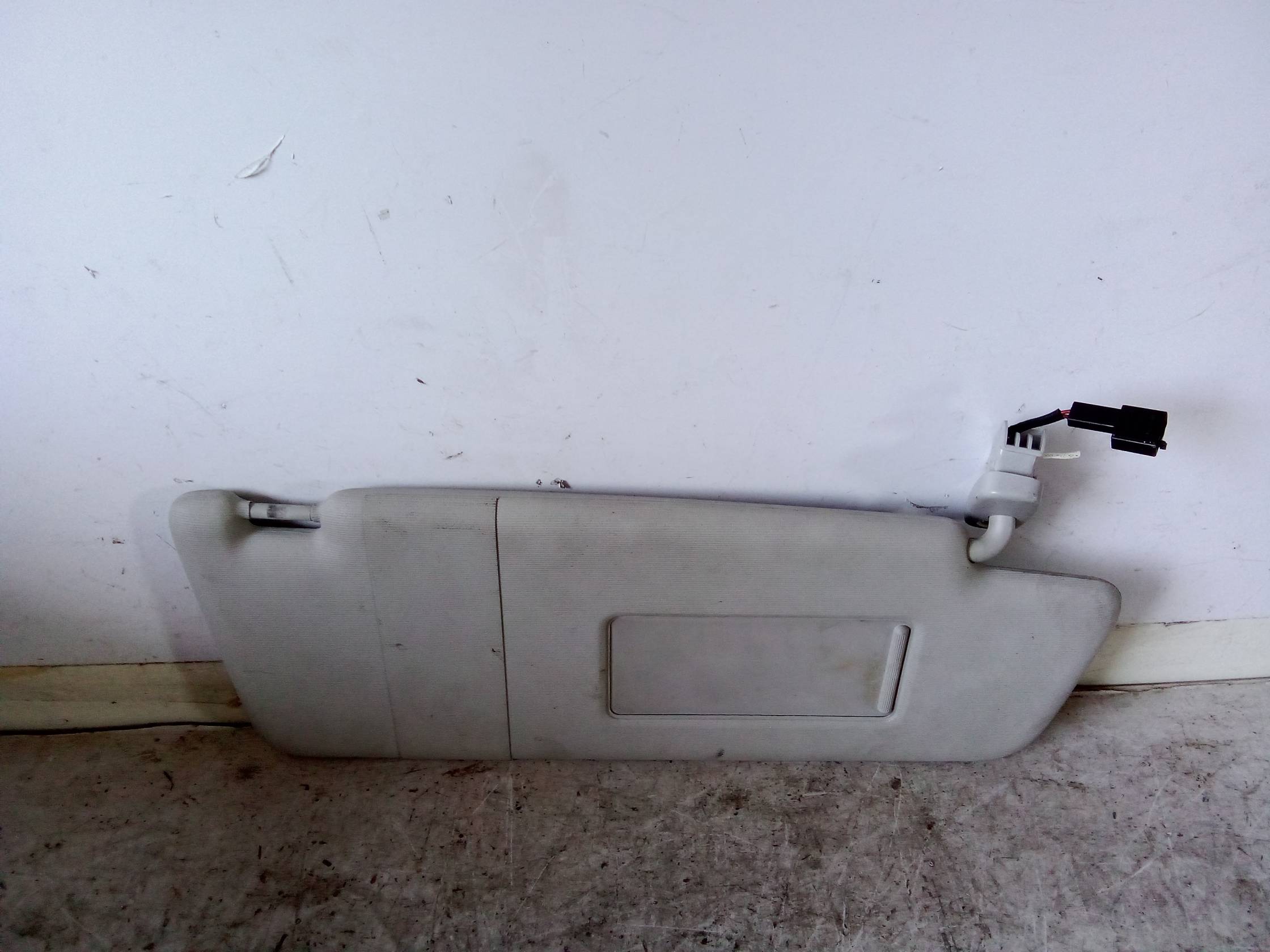 Aletta parasole parabrezza dx.