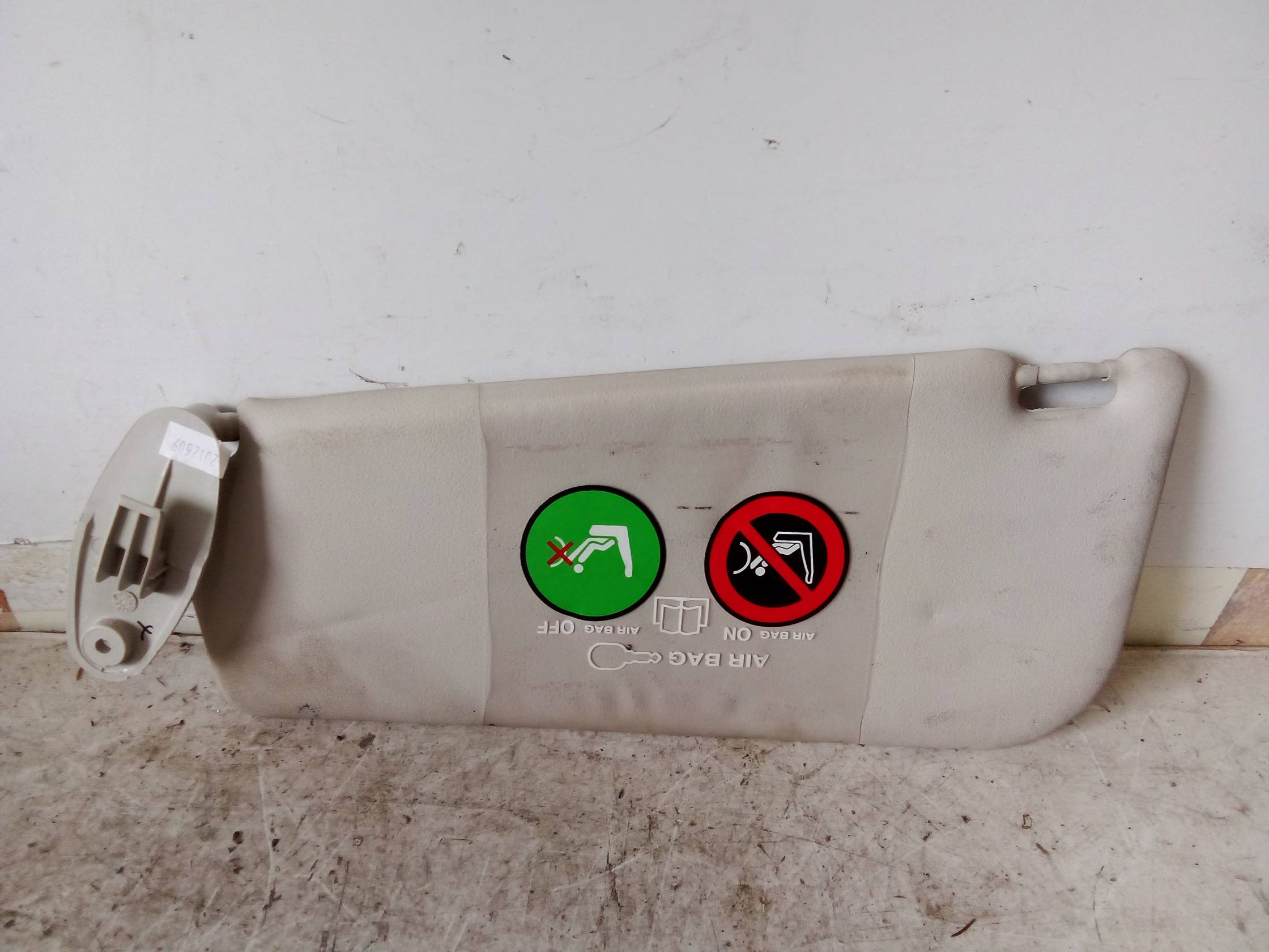 Aletta parasole parabrezza dx.