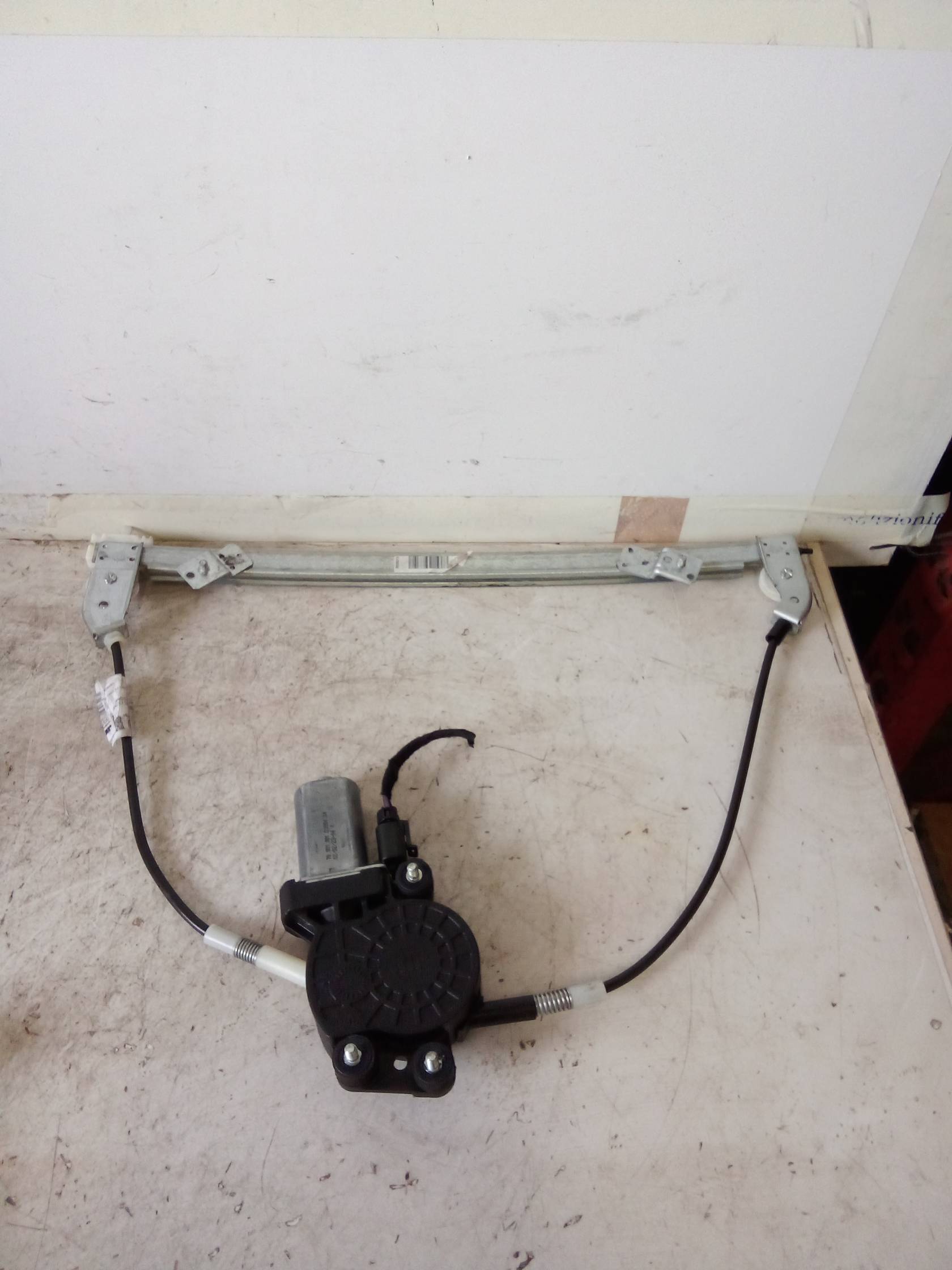 Alzacristallo elettr. porta ant. con motorino sx. Alzacristallo elettr. porta ant. con motorino sx.