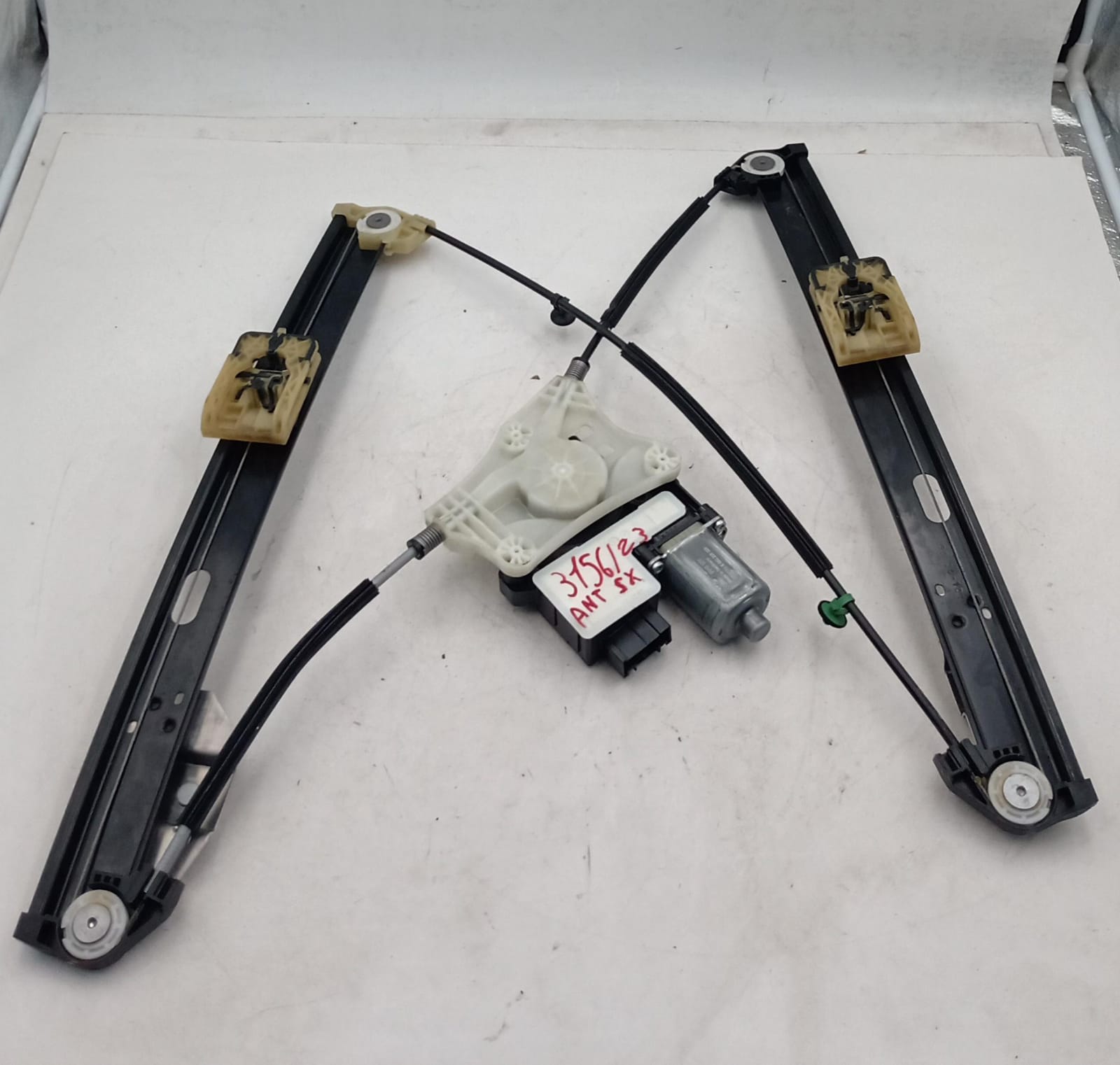 Alzacristallo elettrico anteriore sinistro