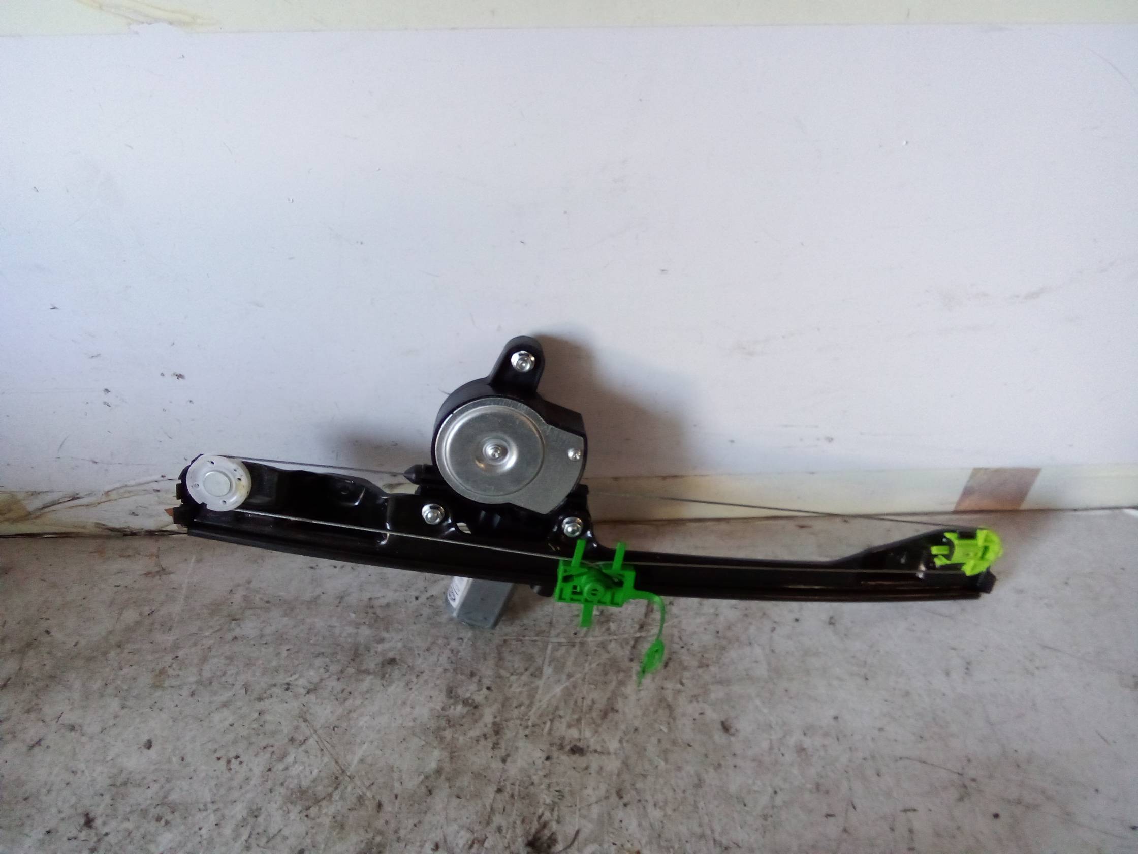 Alzacristallo elettr. porta ant. con motorino dx.