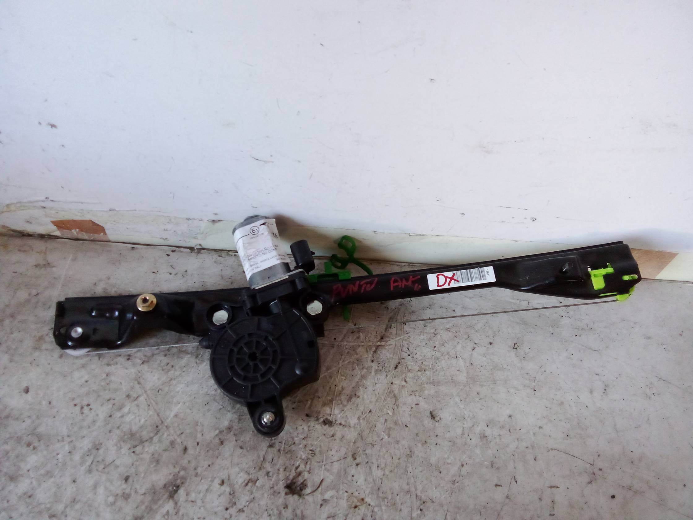 Alzacristallo elettr. porta ant. con motorino dx.