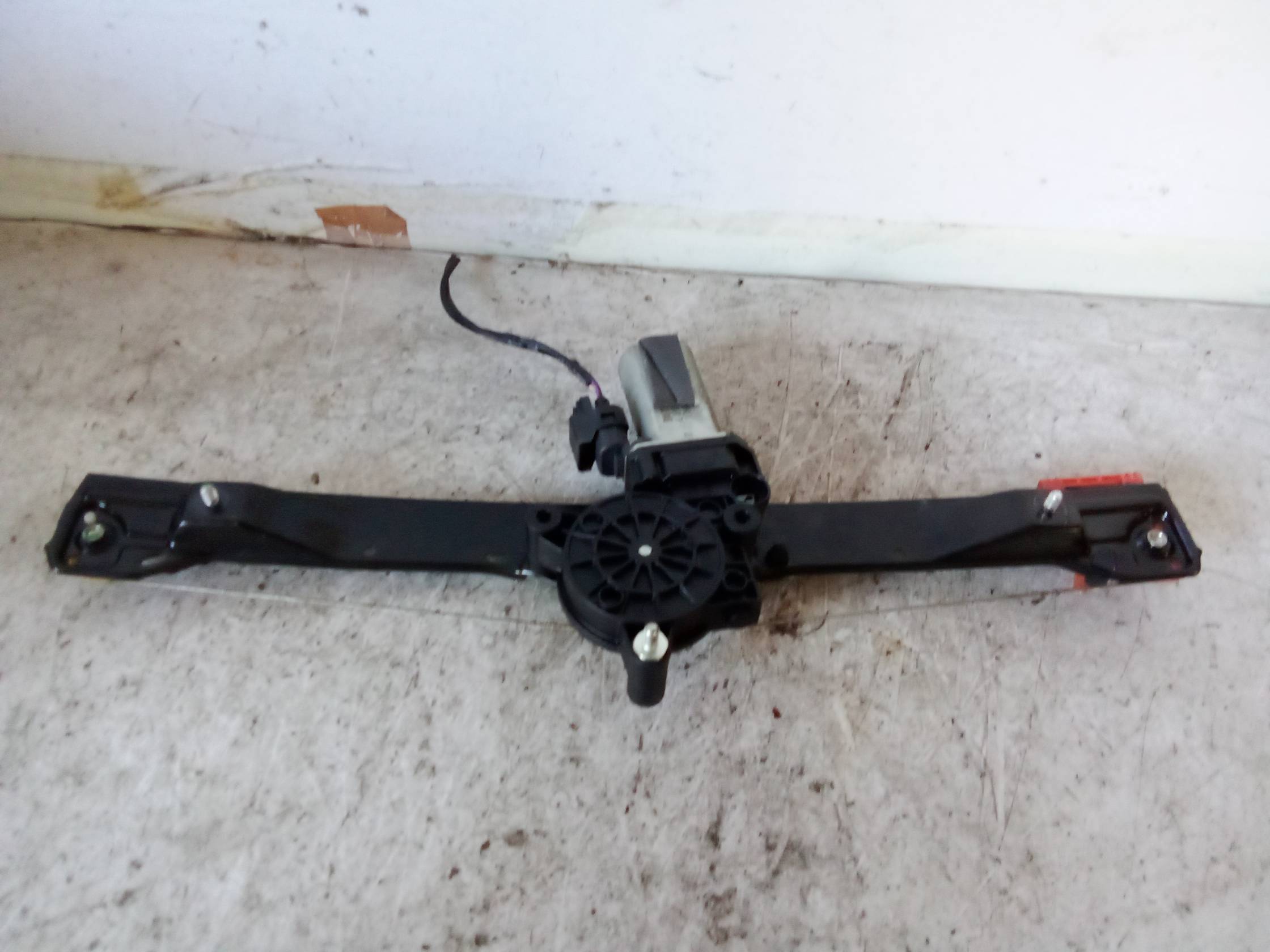 Alzacristallo elettr. porta ant. sx.