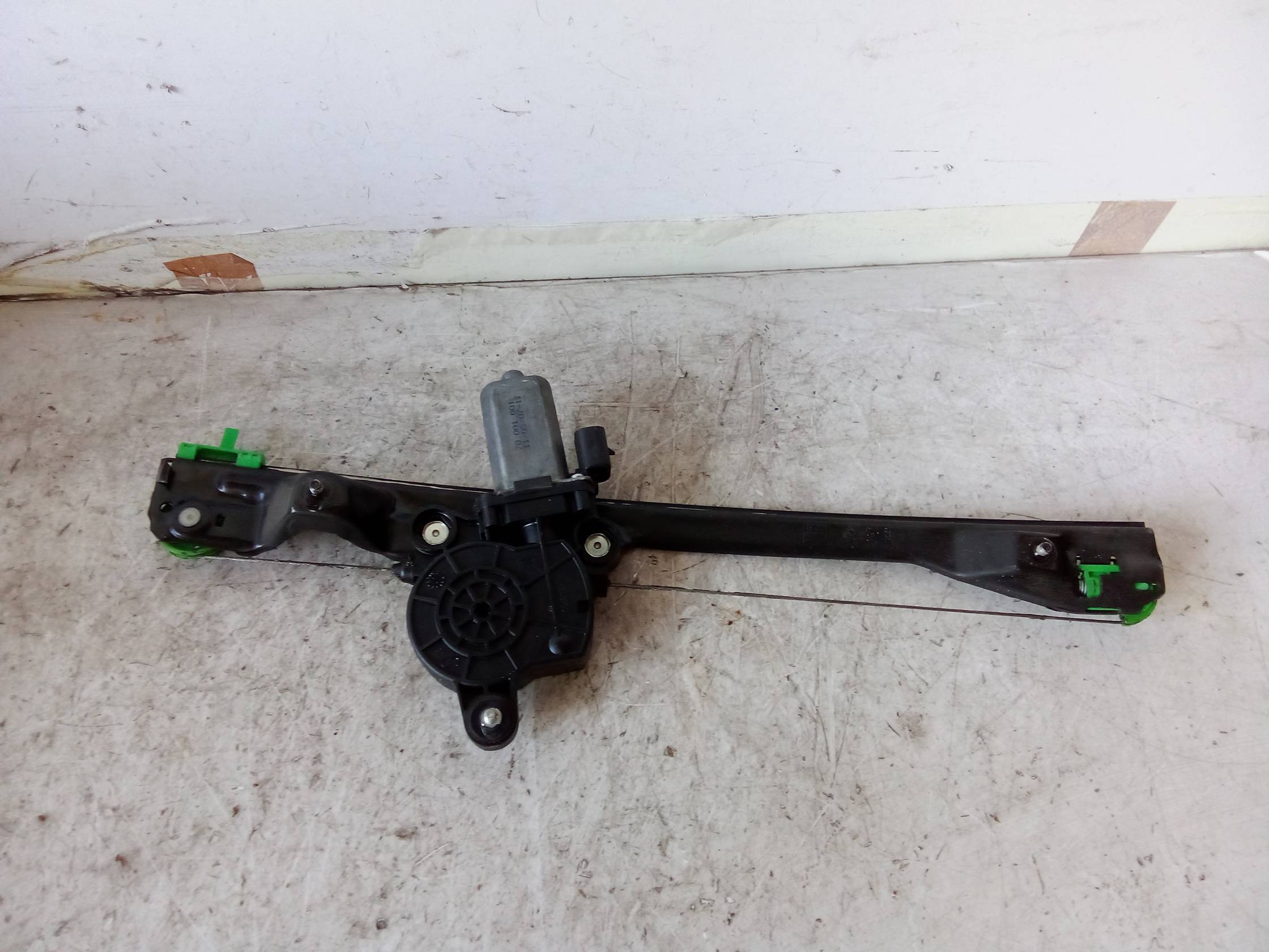 Alzacristallo elettr. porta ant. con motorino dx.