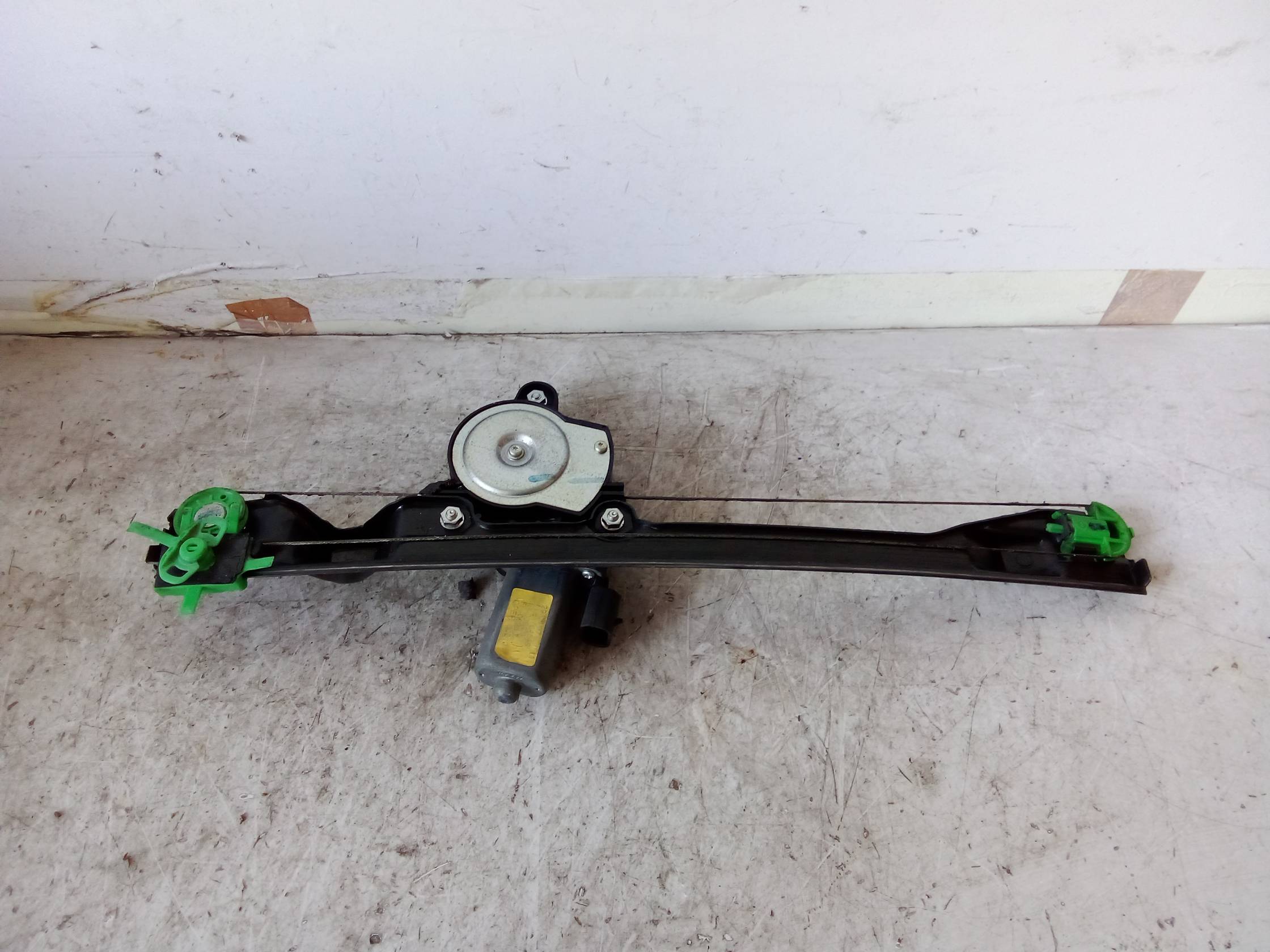 Alzacristallo elettr. porta ant. con motorino dx.