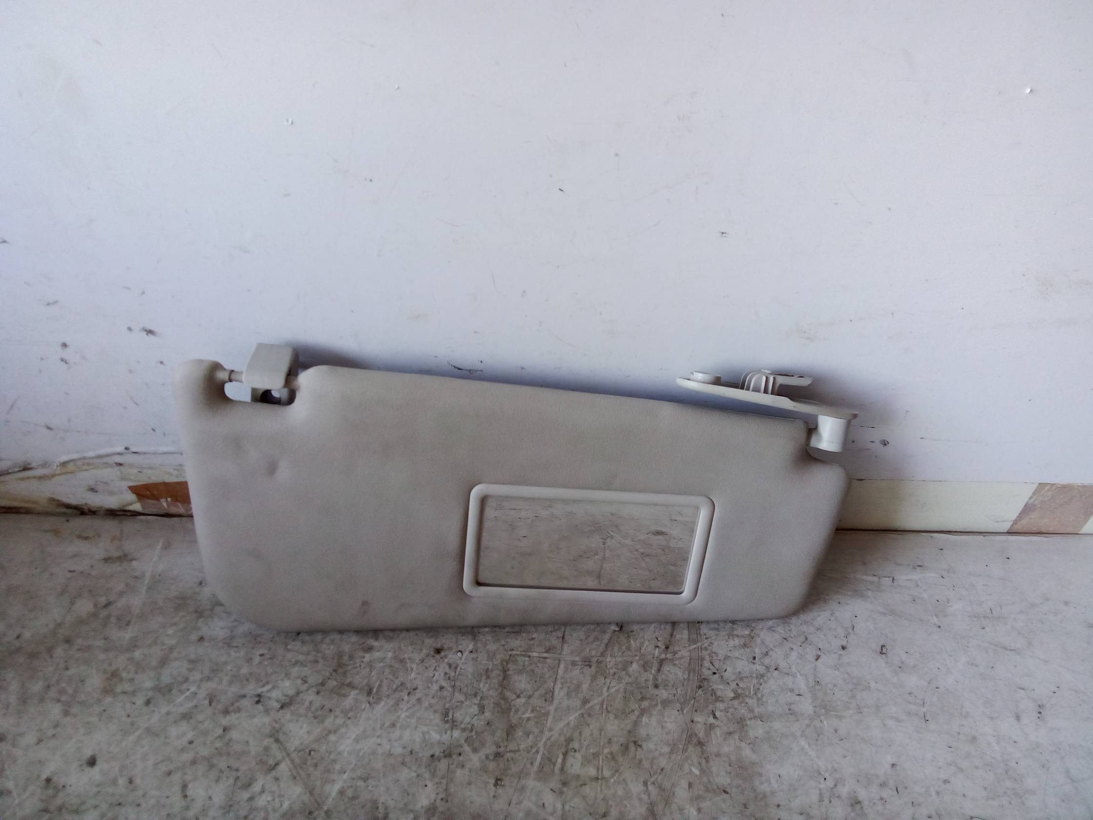 Aletta parasole parabrezza dx.