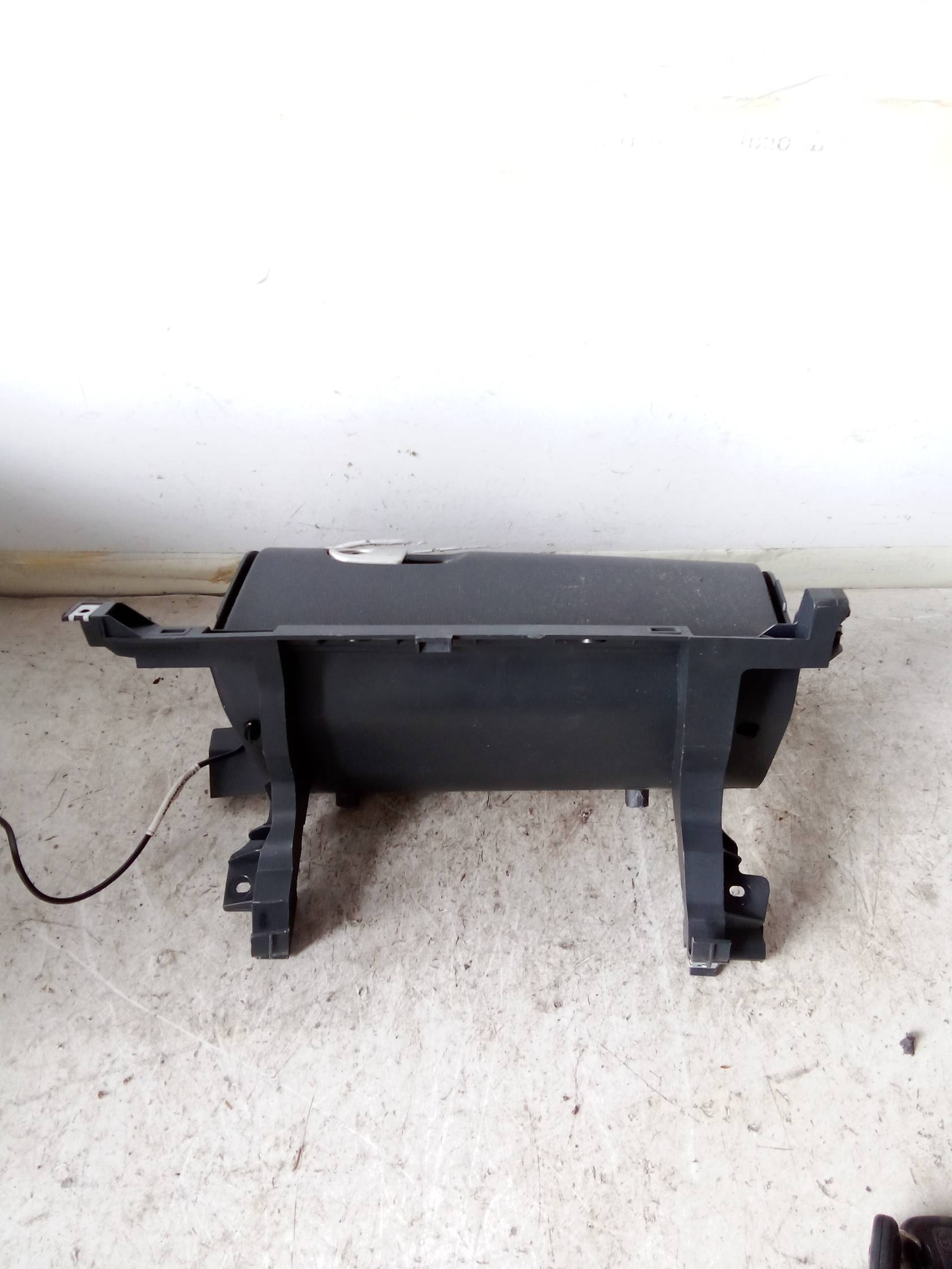 Cassetto portaoggetti inf. plancia dx.