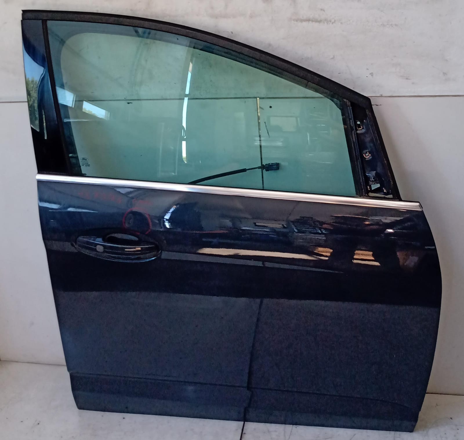 Porta anteriore destra