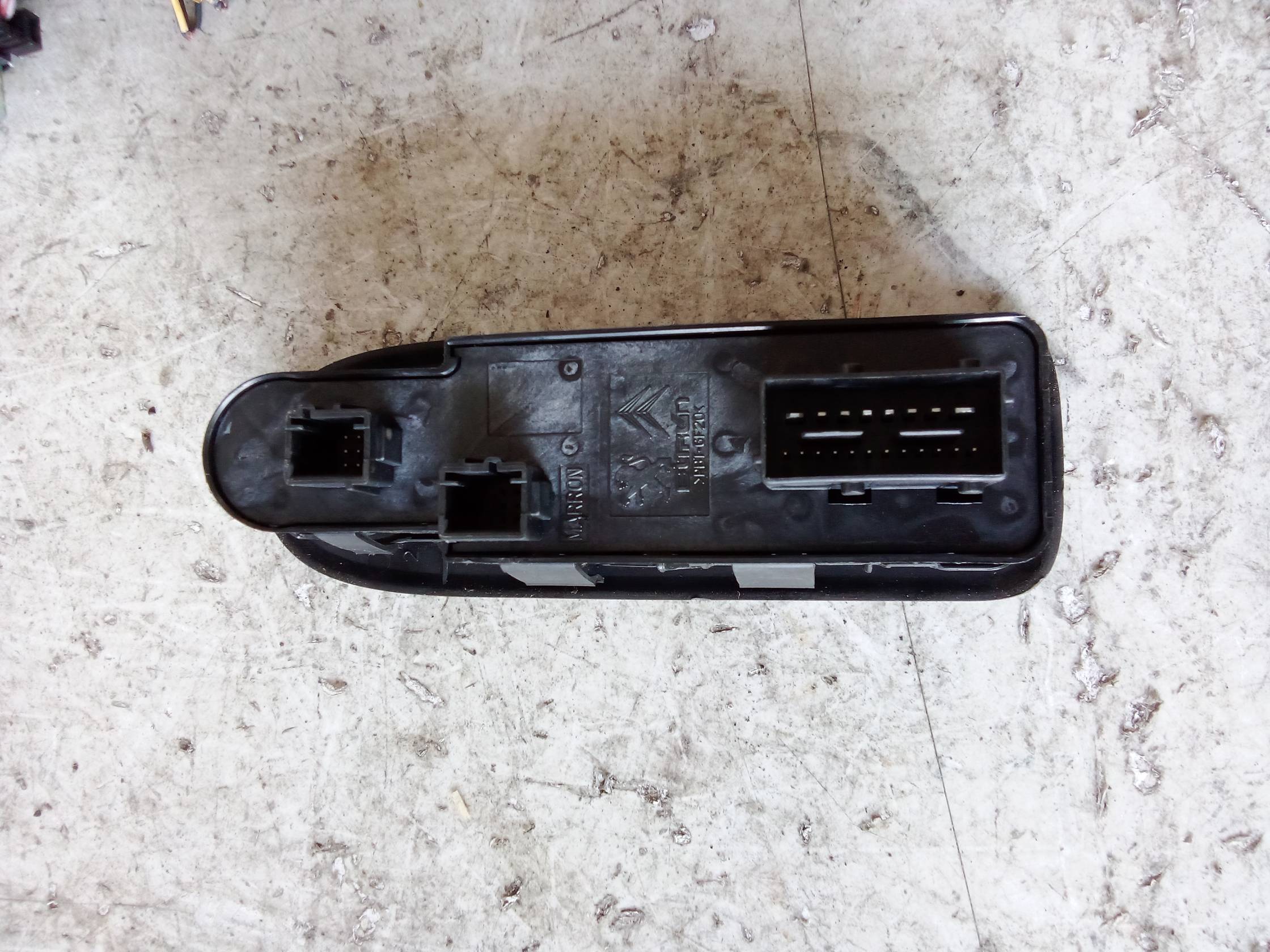 Interruttore alzacristalli porta ant.