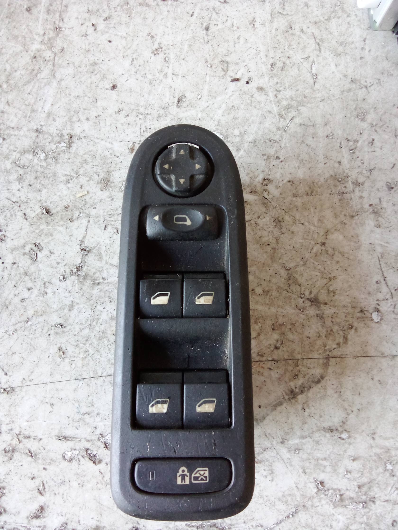 Interruttore alzacristalli porta ant.