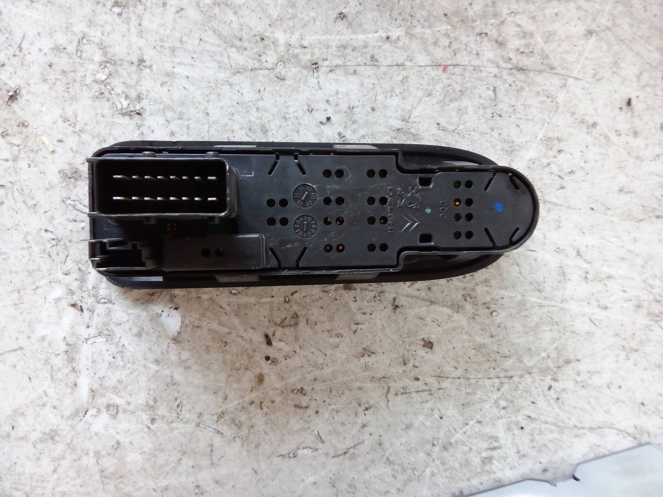 Interruttore alzacristalli porta ant.