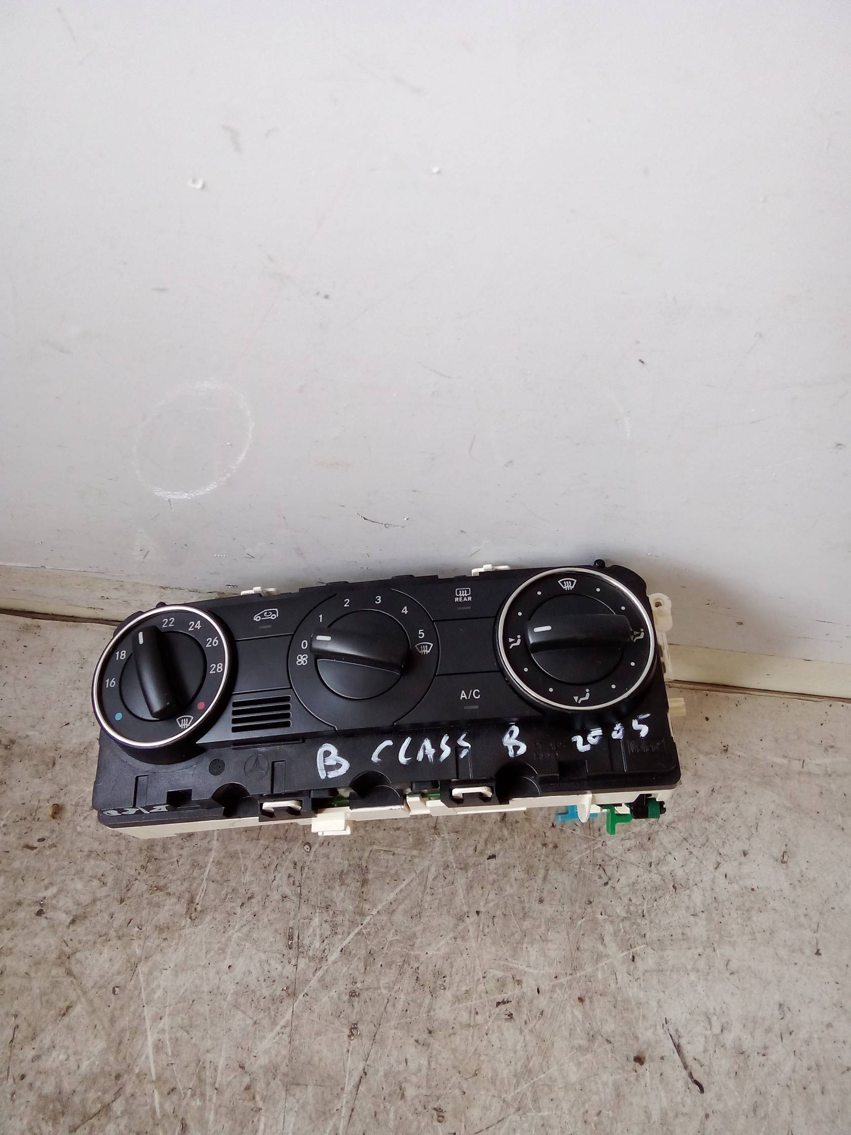 Blocco comando climatizzazione Blocco comando climatizzazione