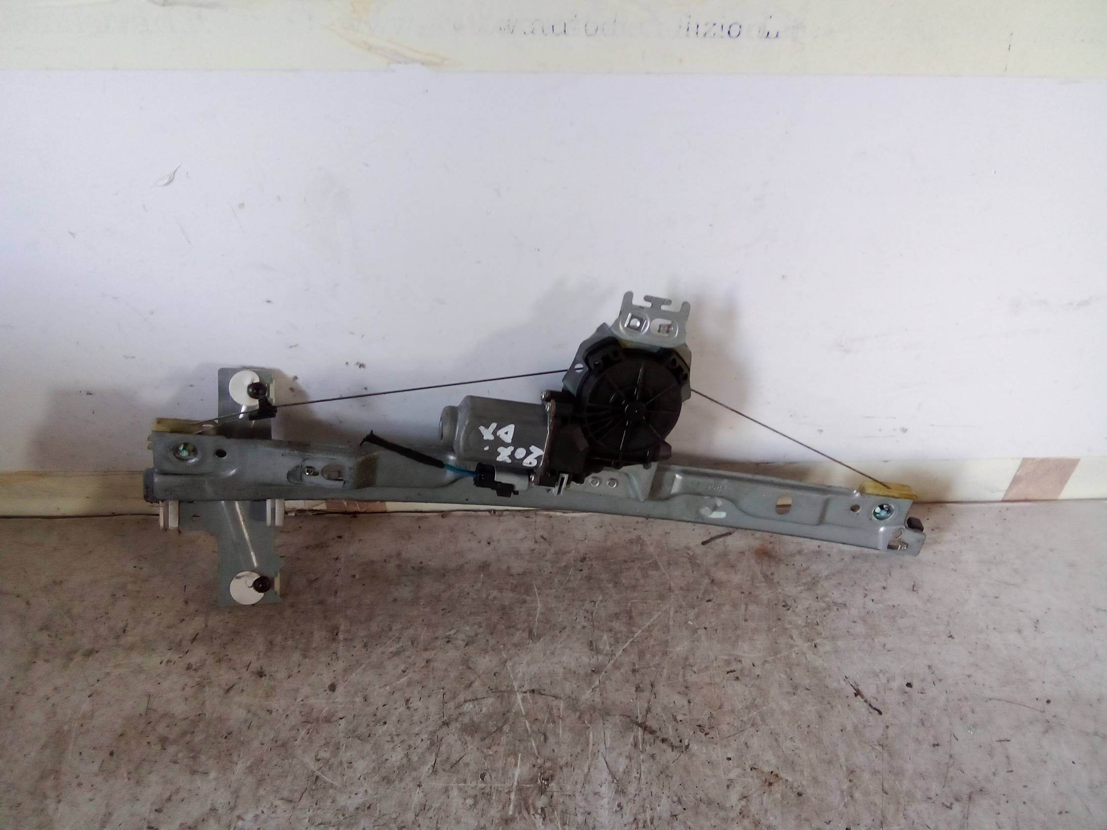 Alzacristallo elettr. porta ant. dx.