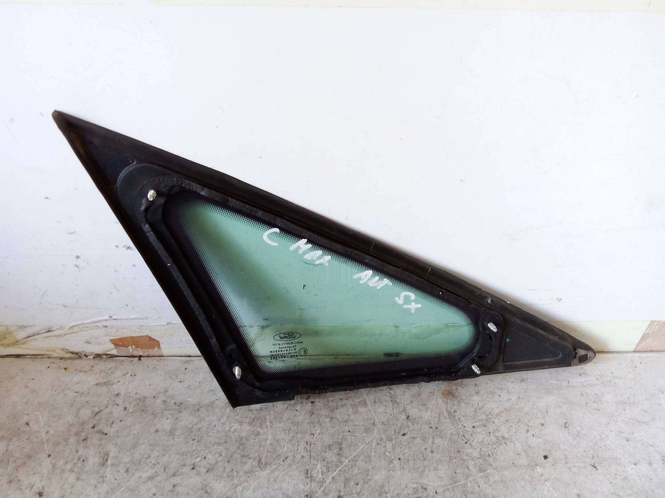 Fisso parafango ant. sx.