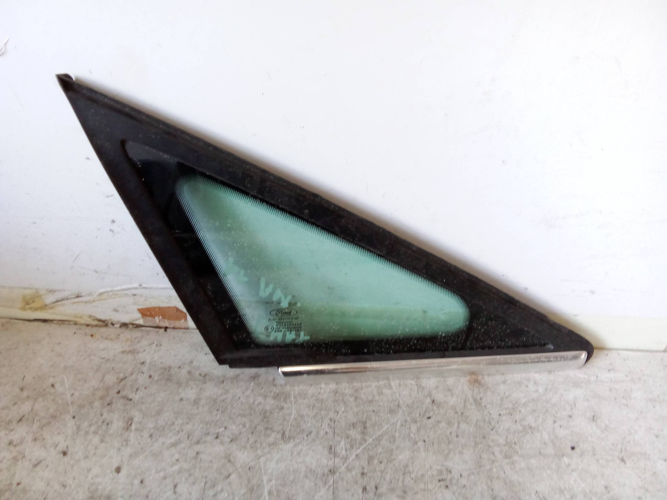 Fisso parafango ant. dx.