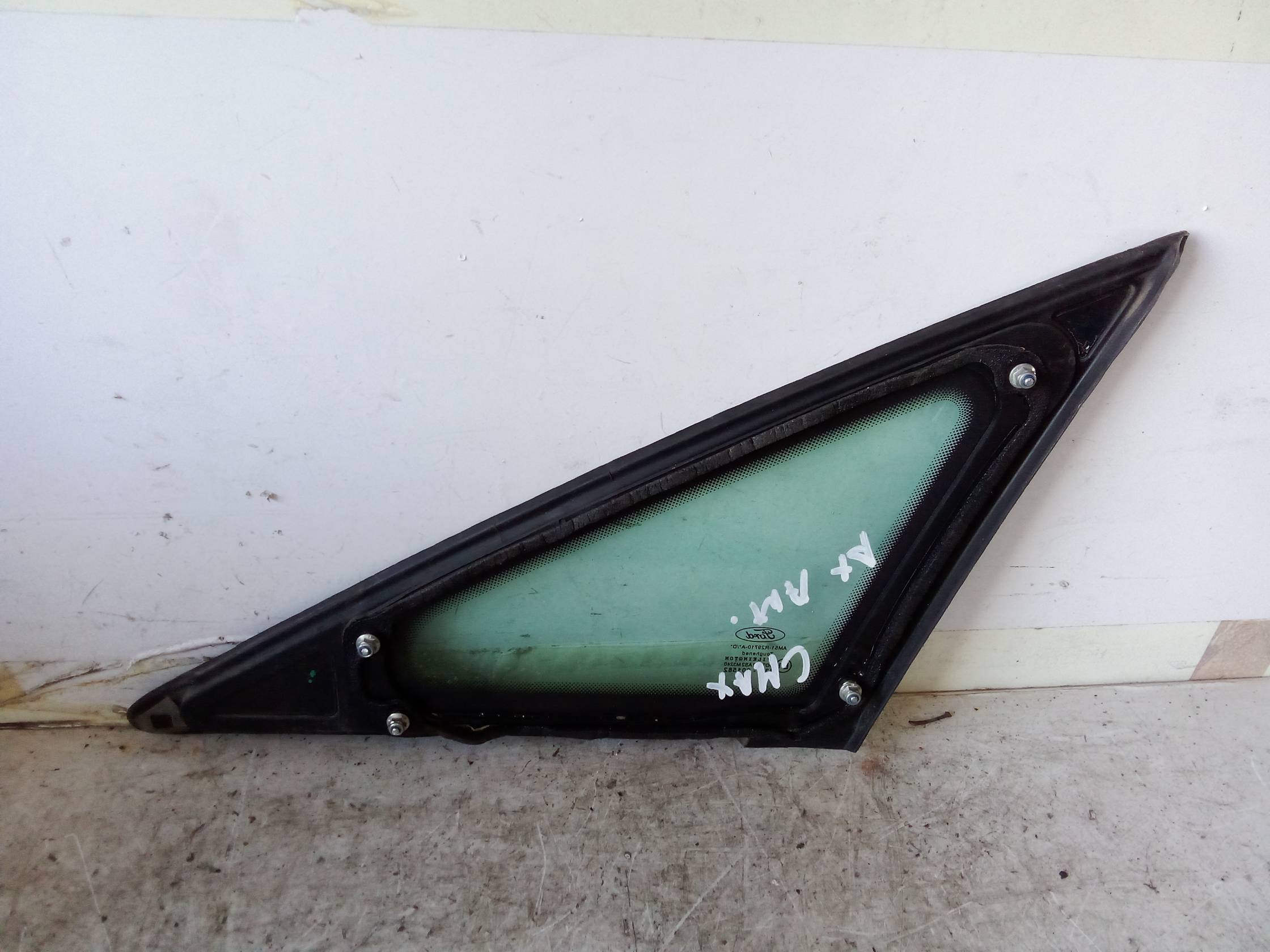 Fisso parafango ant. dx.