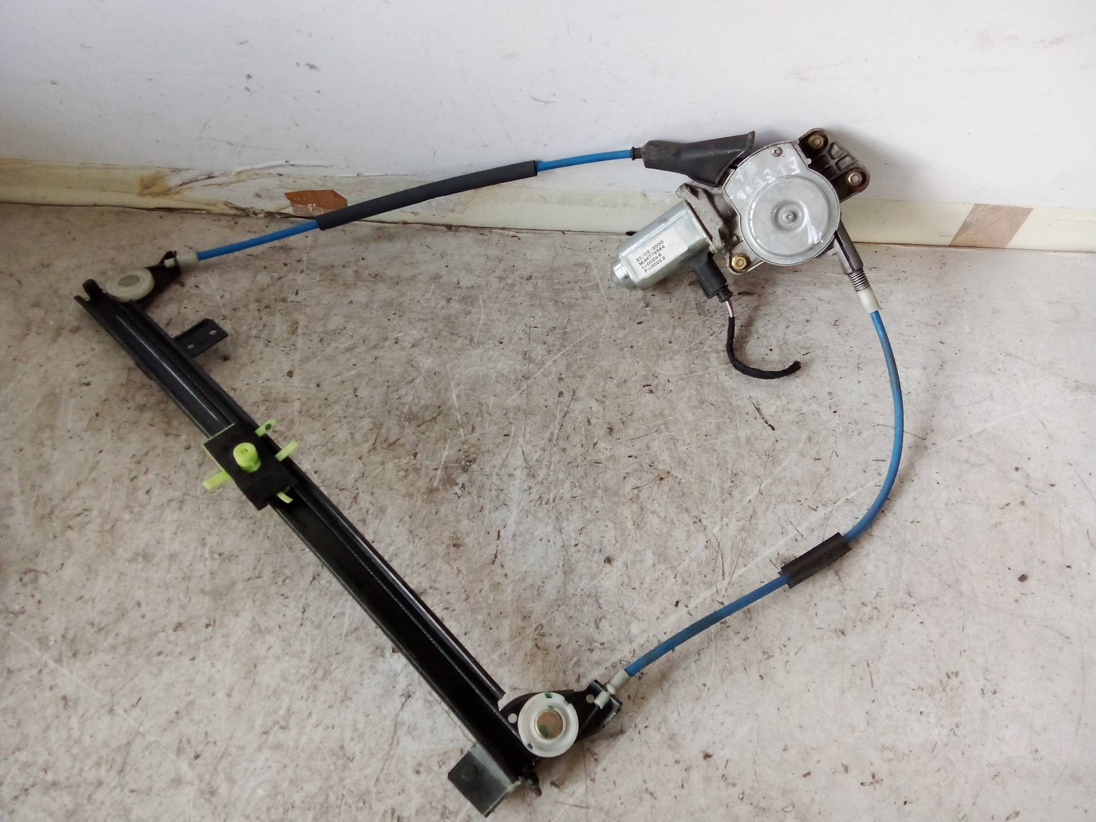 Alzacristallo elettr. porta ant. con motorino sx. Alzacristallo elettr. porta ant. con motorino sx.