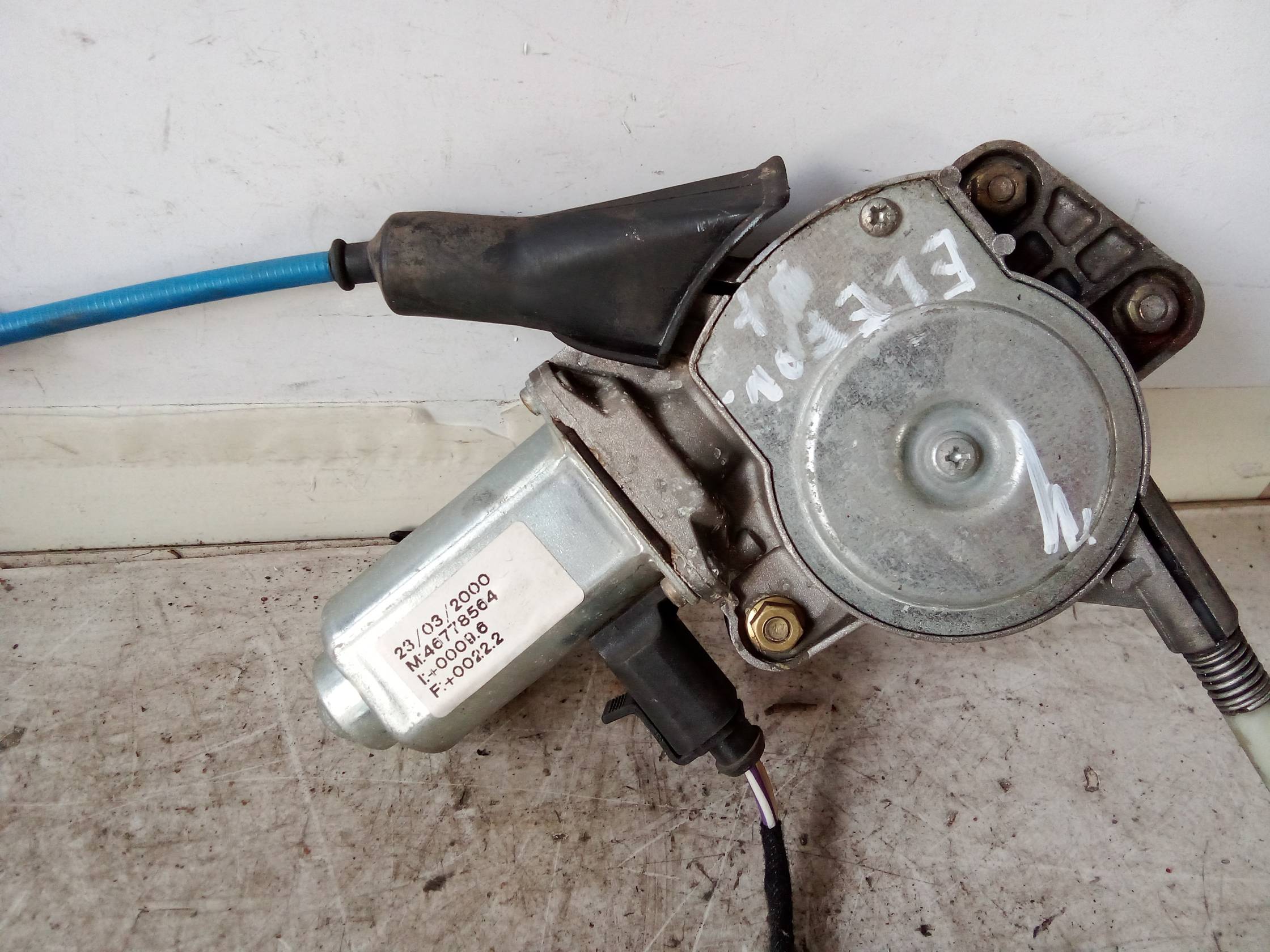 Alzacristallo elettr. porta ant. con motorino sx. Alzacristallo elettr. porta ant. con motorino sx.