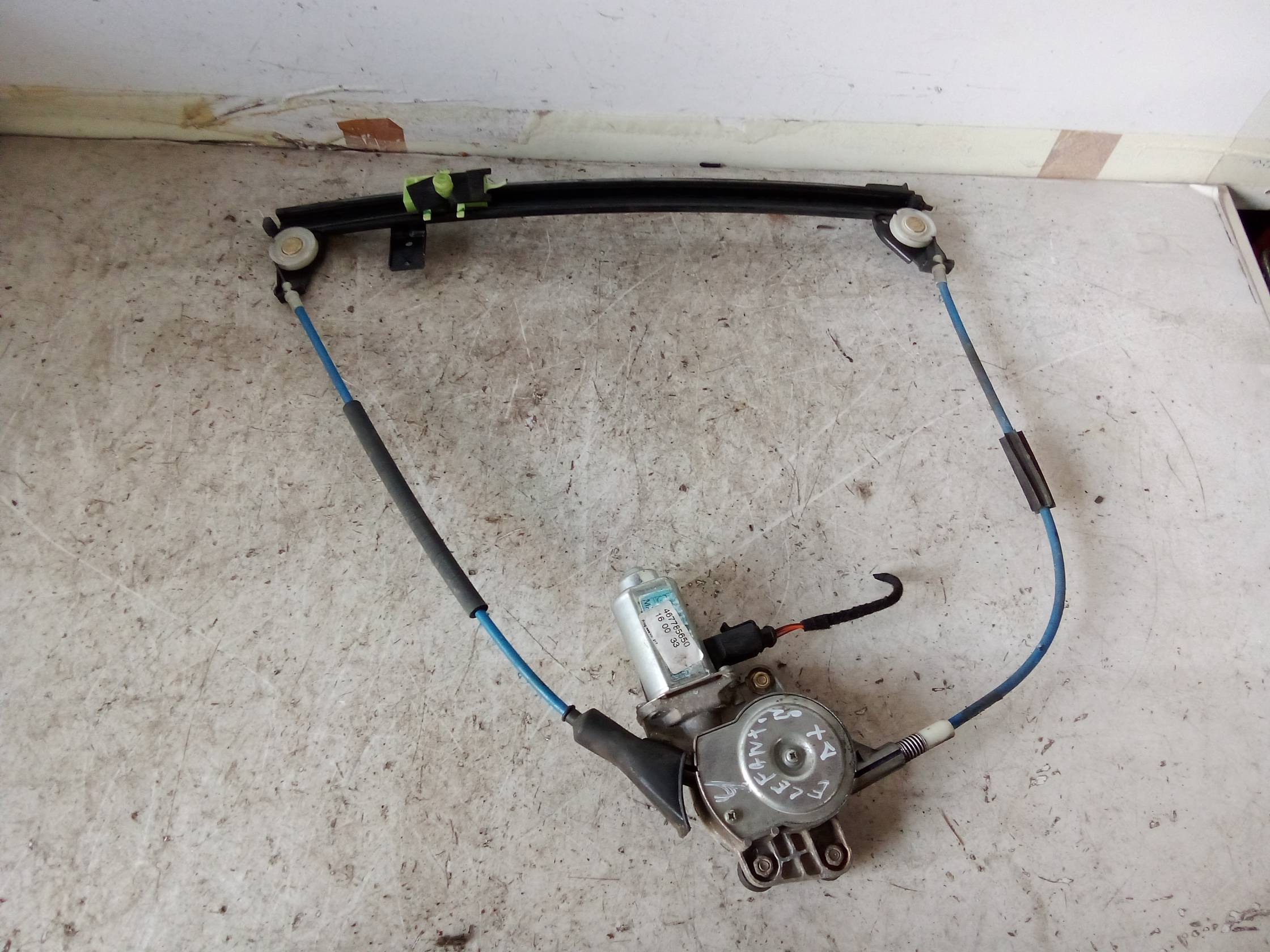 Alzacristallo elettr. porta ant. con motorino dx.