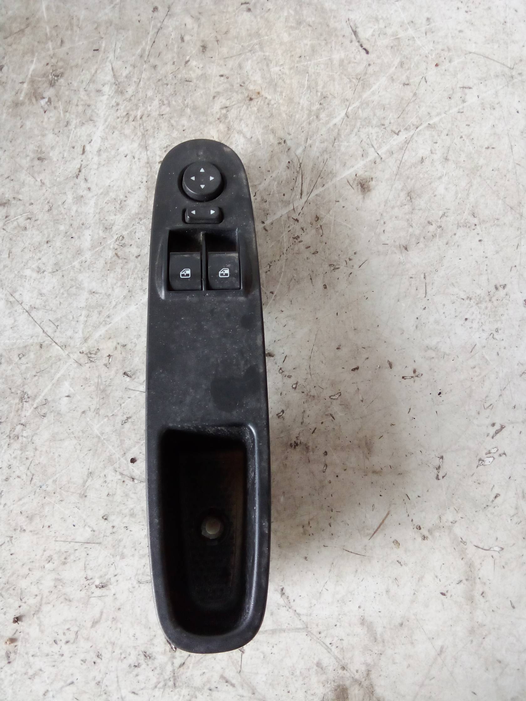 Interruttore alzacristalli porta ant.