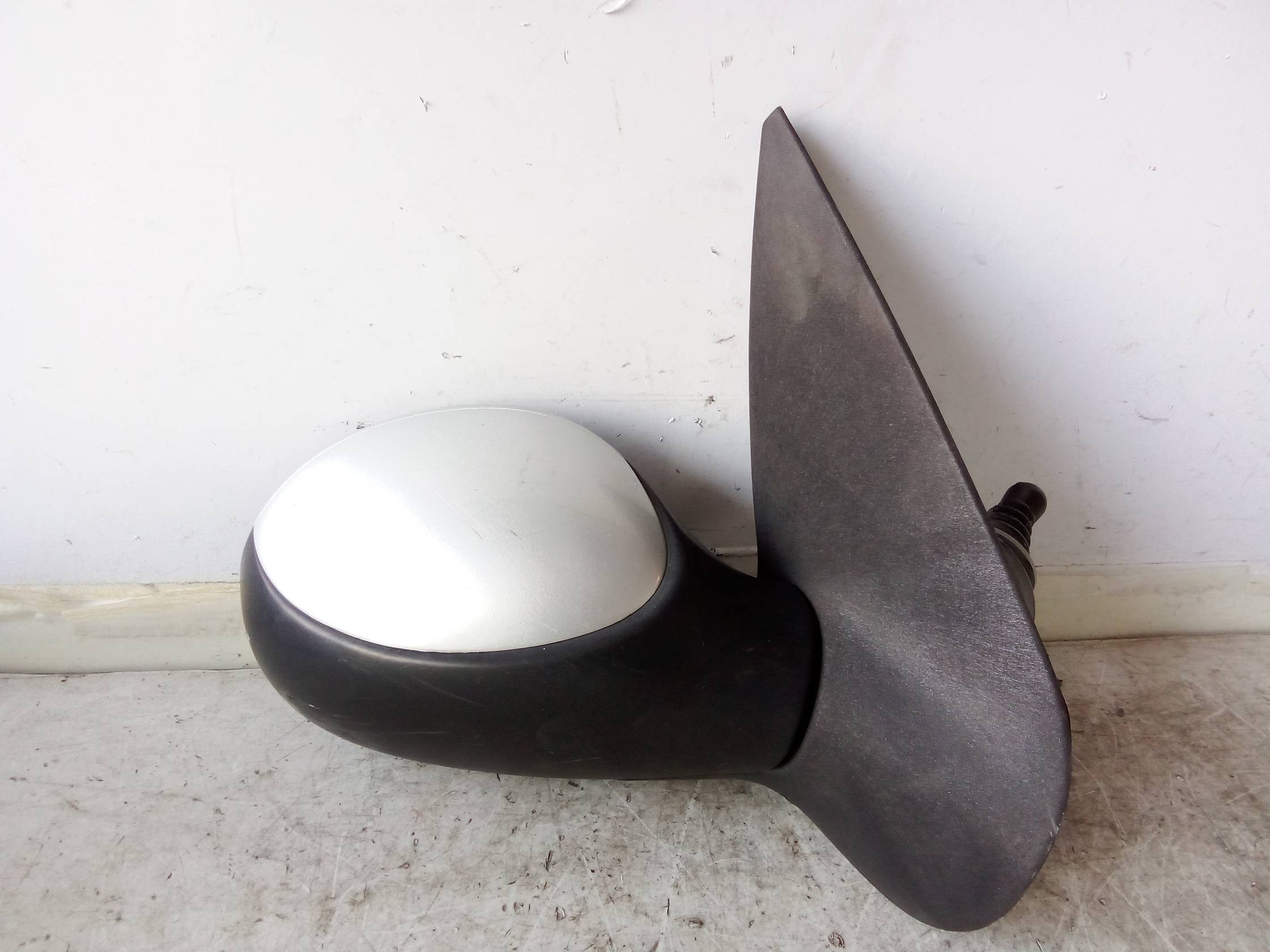 Retrovisore est. dx.