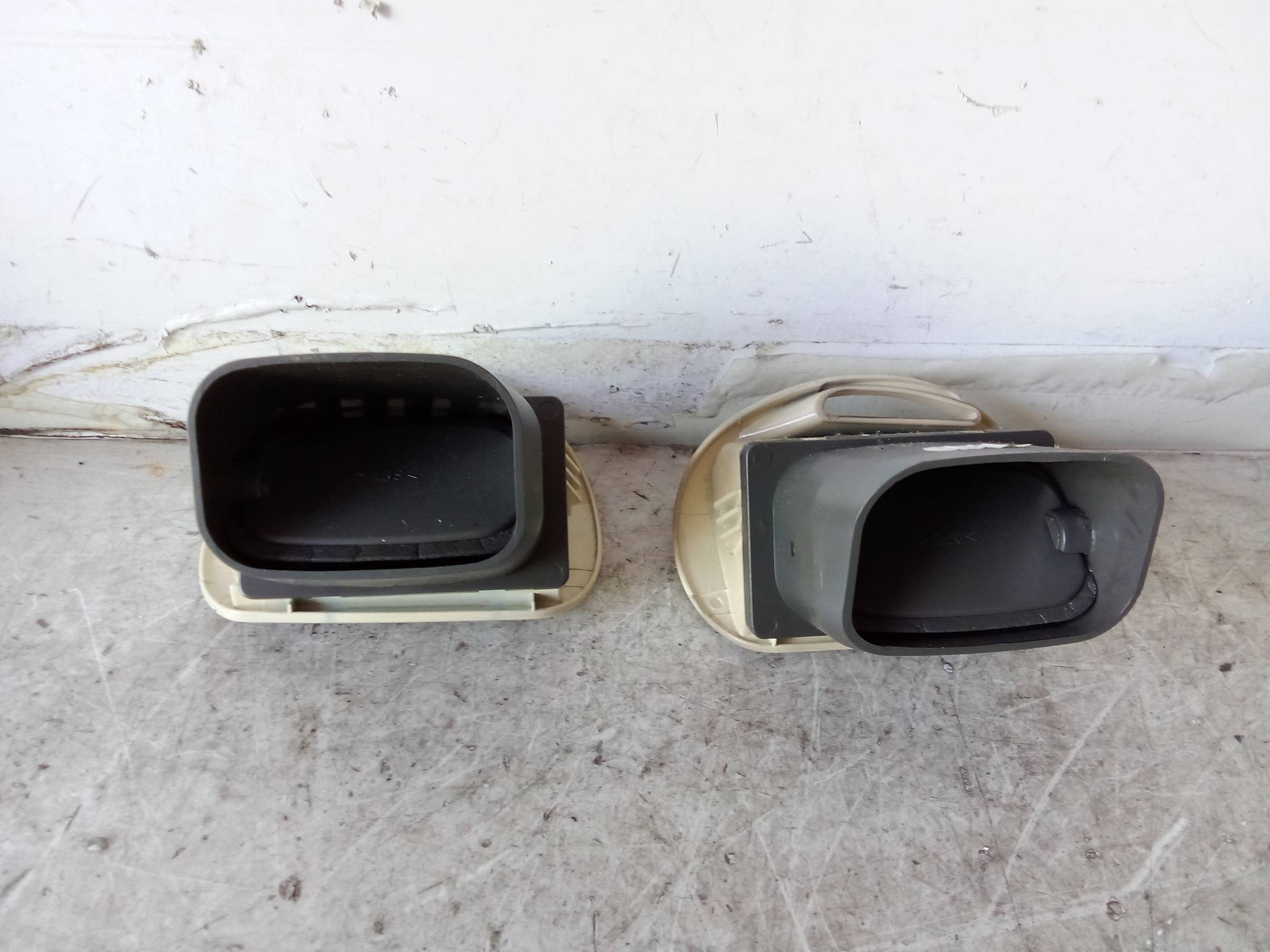 Bocchetta aria lat. cruscotto sx.