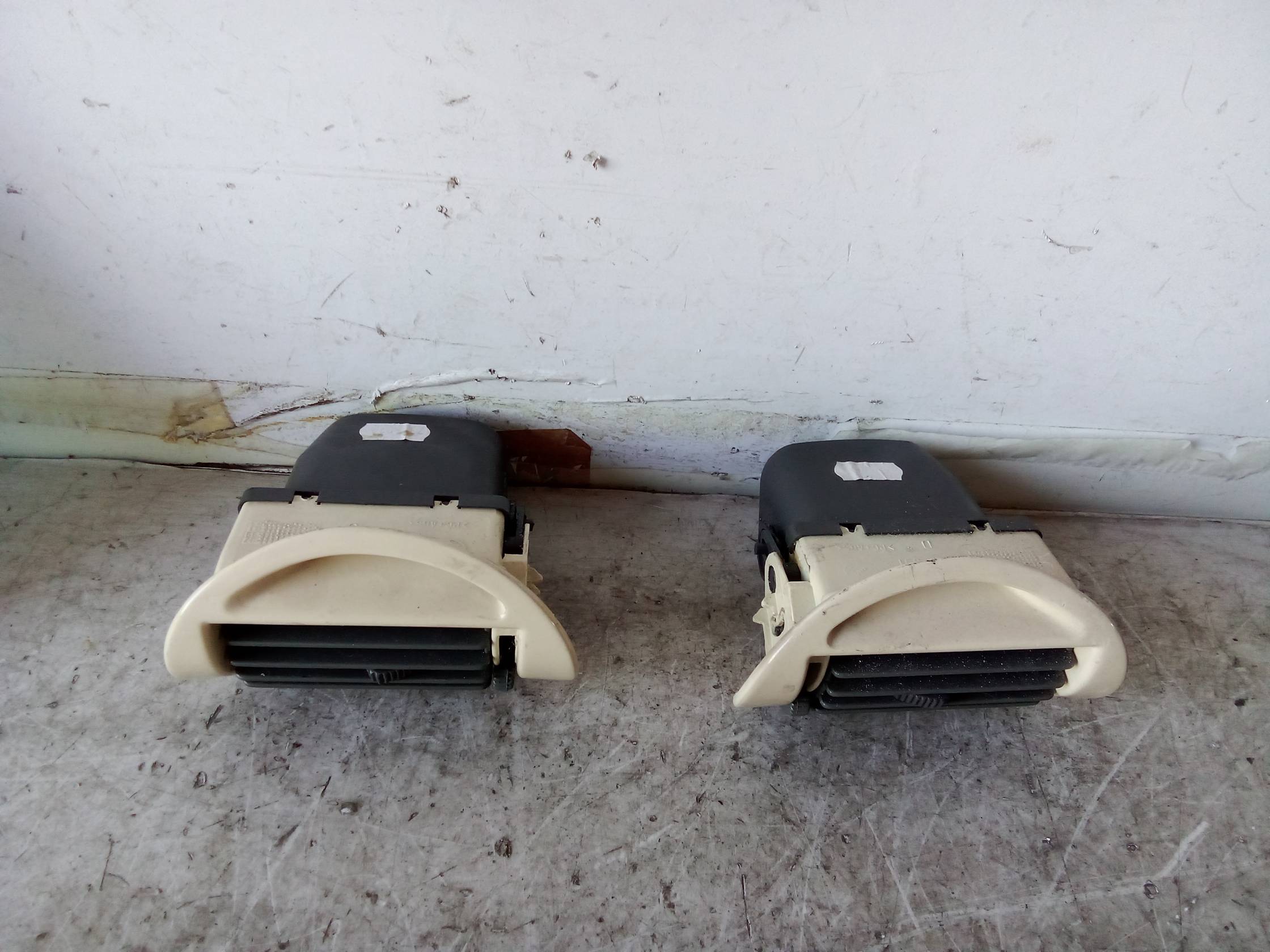 Bocchetta aria lat. cruscotto sx.