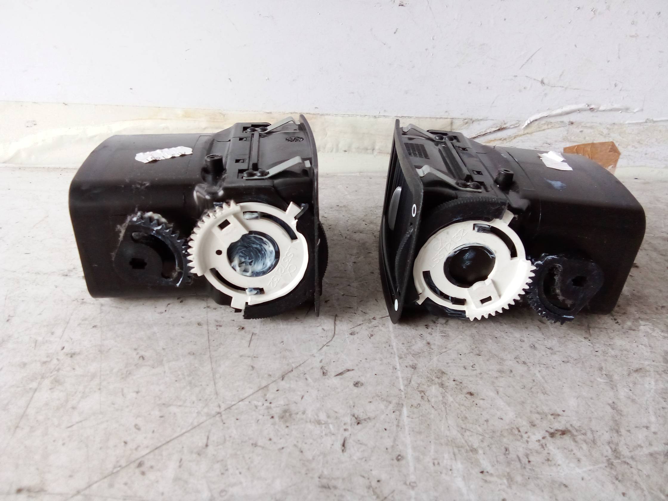 Bocchetta aria lat. cruscotto sx.