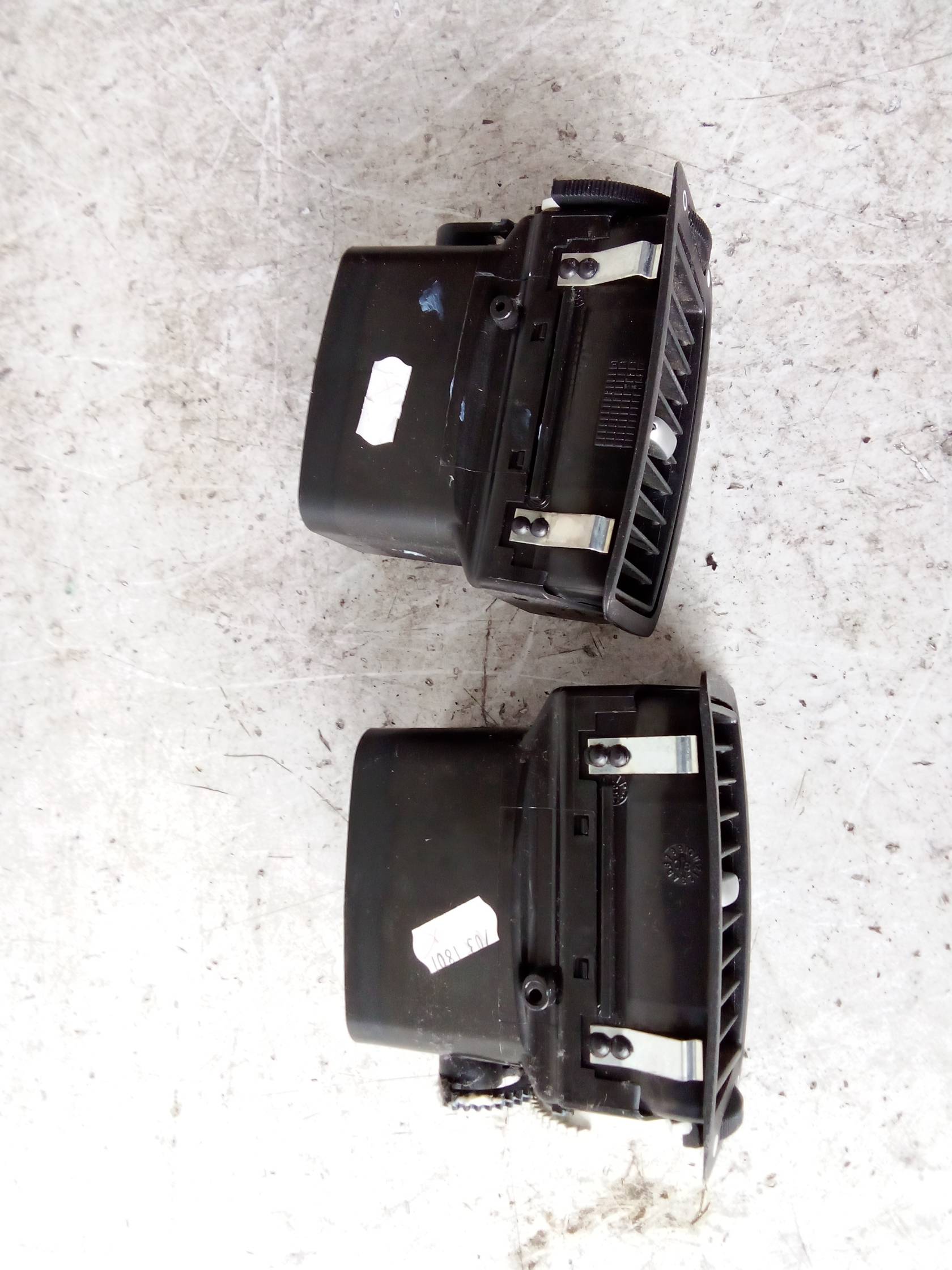 Bocchetta aria lat. cruscotto sx.