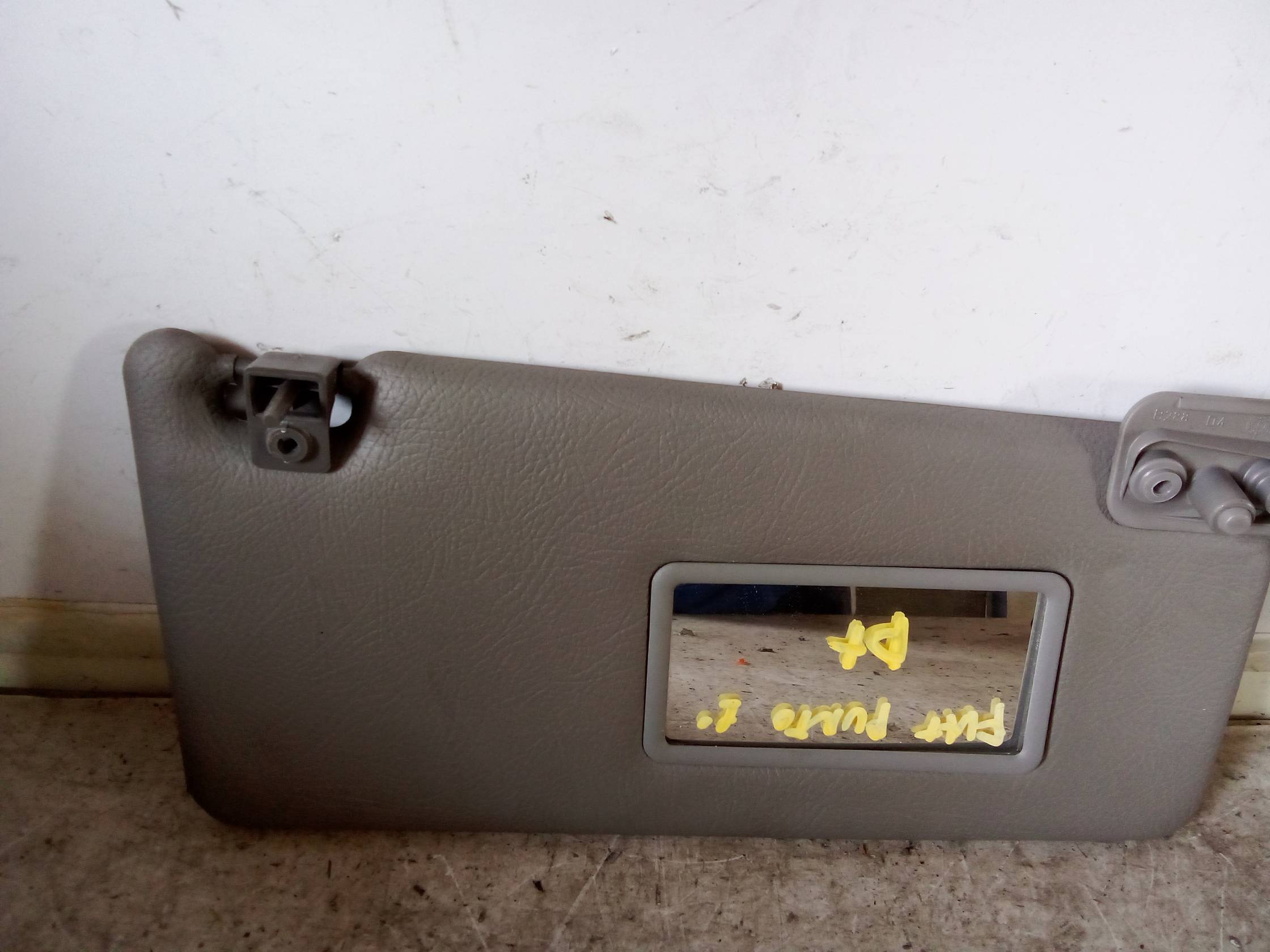 Aletta parasole parabrezza dx.