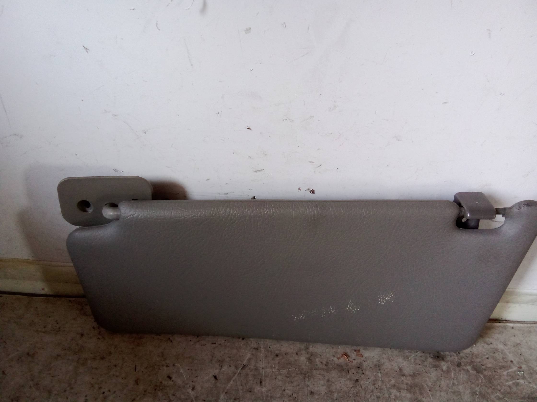 Aletta parasole parabrezza dx.