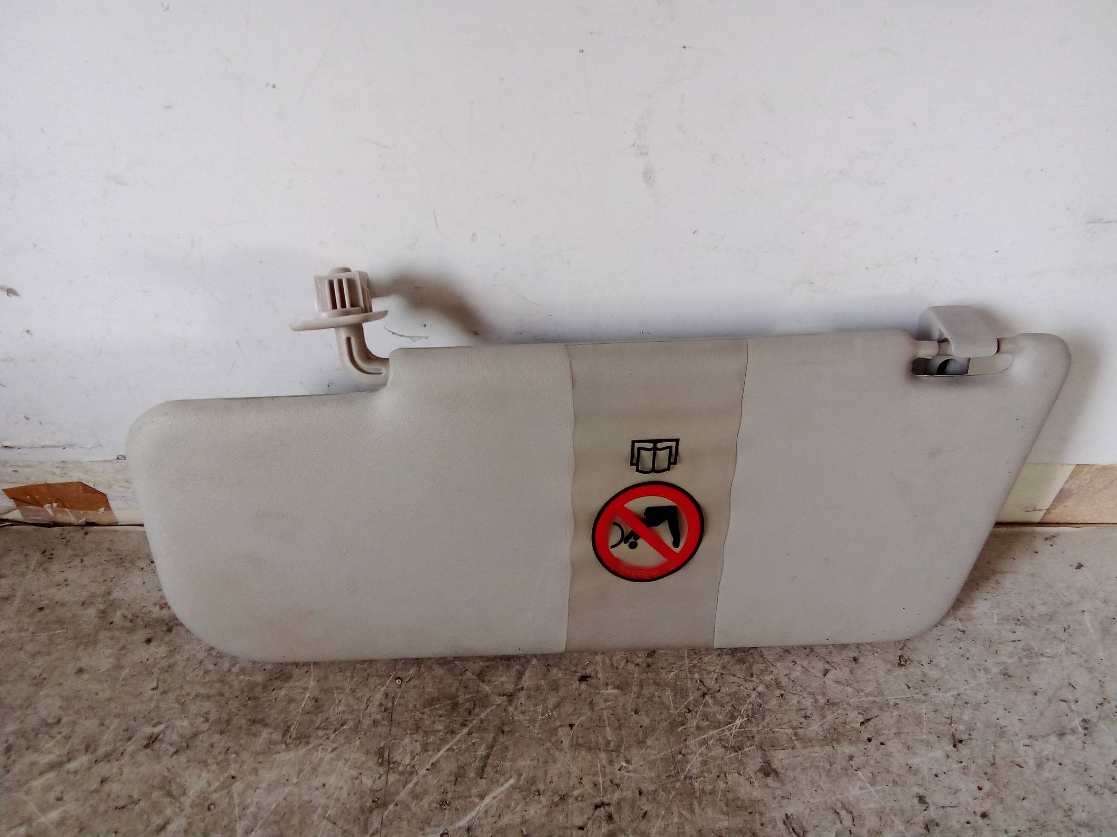 Aletta parasole parabrezza dx.