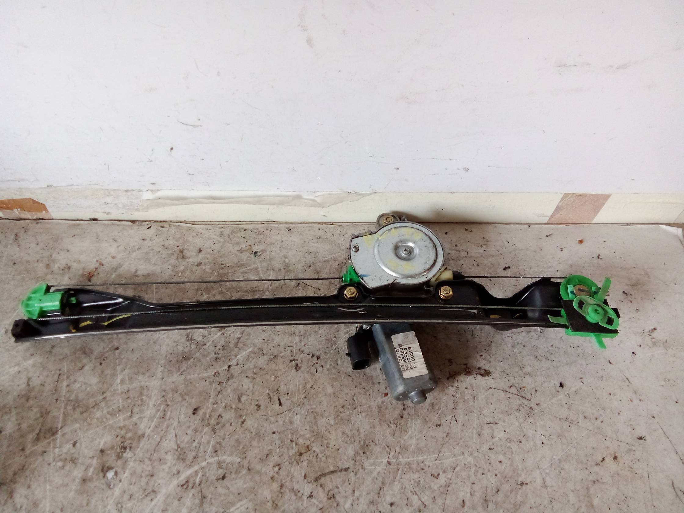 Alzacristallo elettr. porta ant. con motorino sx.